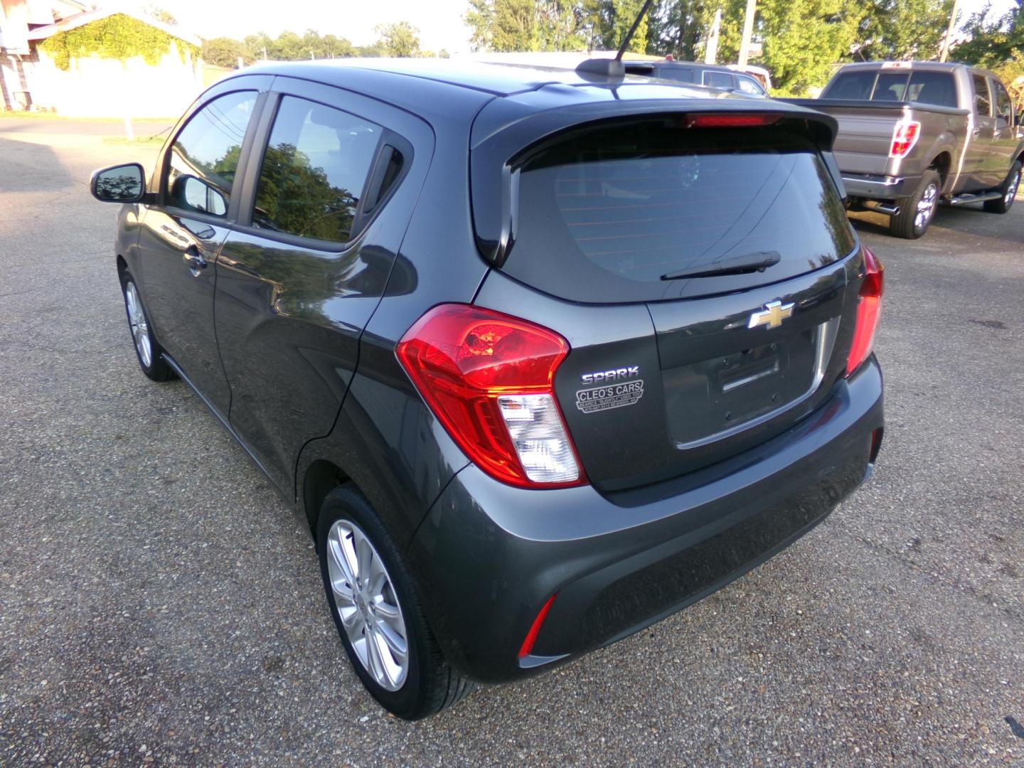 2017 Son of a Gun Gray Metallic /Charcoal Chevrolet Spark 1LT CVT (KL8CD6SA2HC) with an 1.4L L4 16V DOHC engine, CVT transmission, located at 401 First NE, Bearden, AR, 71720, (870) 687-3414, 33.726528, -92.611519 - Photo#2