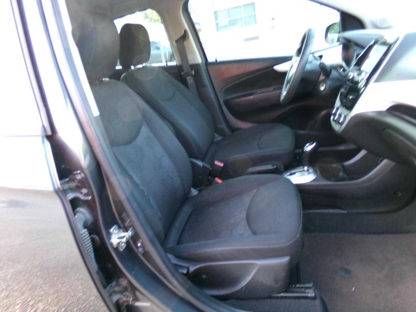 2017 Son of a Gun Gray Metallic /Charcoal Chevrolet Spark 1LT CVT (KL8CD6SA2HC) with an 1.4L L4 16V DOHC engine, CVT transmission, located at 401 First NE, Bearden, AR, 71720, (870) 687-3414, 33.726528, -92.611519 - Photo#15