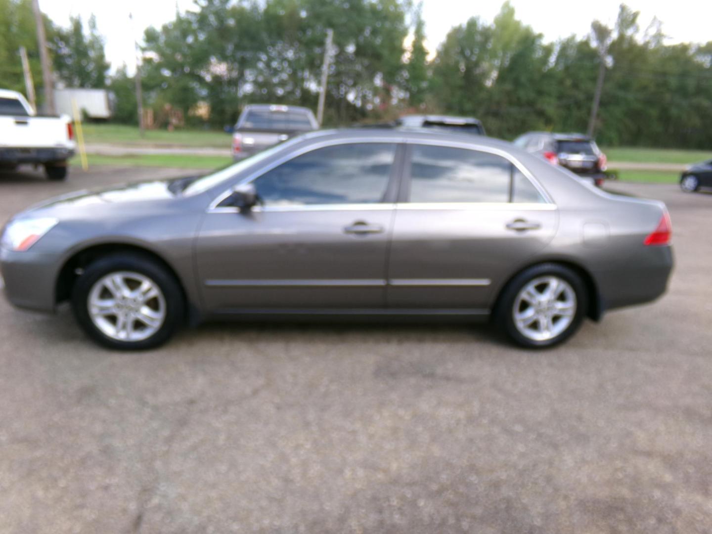 2006 Desert Silver Metallic /Tan Honda Accord EX-L Sedan AT (1HGCM56746A) with an 2.4L L4 DOHC 16V engine, 5-Speed Automatic Overdrive transmission, located at 401 First NE, Bearden, AR, 71720, (870) 687-3414, 33.726528, -92.611519 - Photo#1