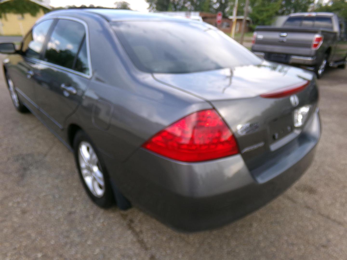 2006 Desert Silver Metallic /Tan Honda Accord EX-L Sedan AT (1HGCM56746A) with an 2.4L L4 DOHC 16V engine, 5-Speed Automatic Overdrive transmission, located at 401 First NE, Bearden, AR, 71720, (870) 687-3414, 33.726528, -92.611519 - Photo#2