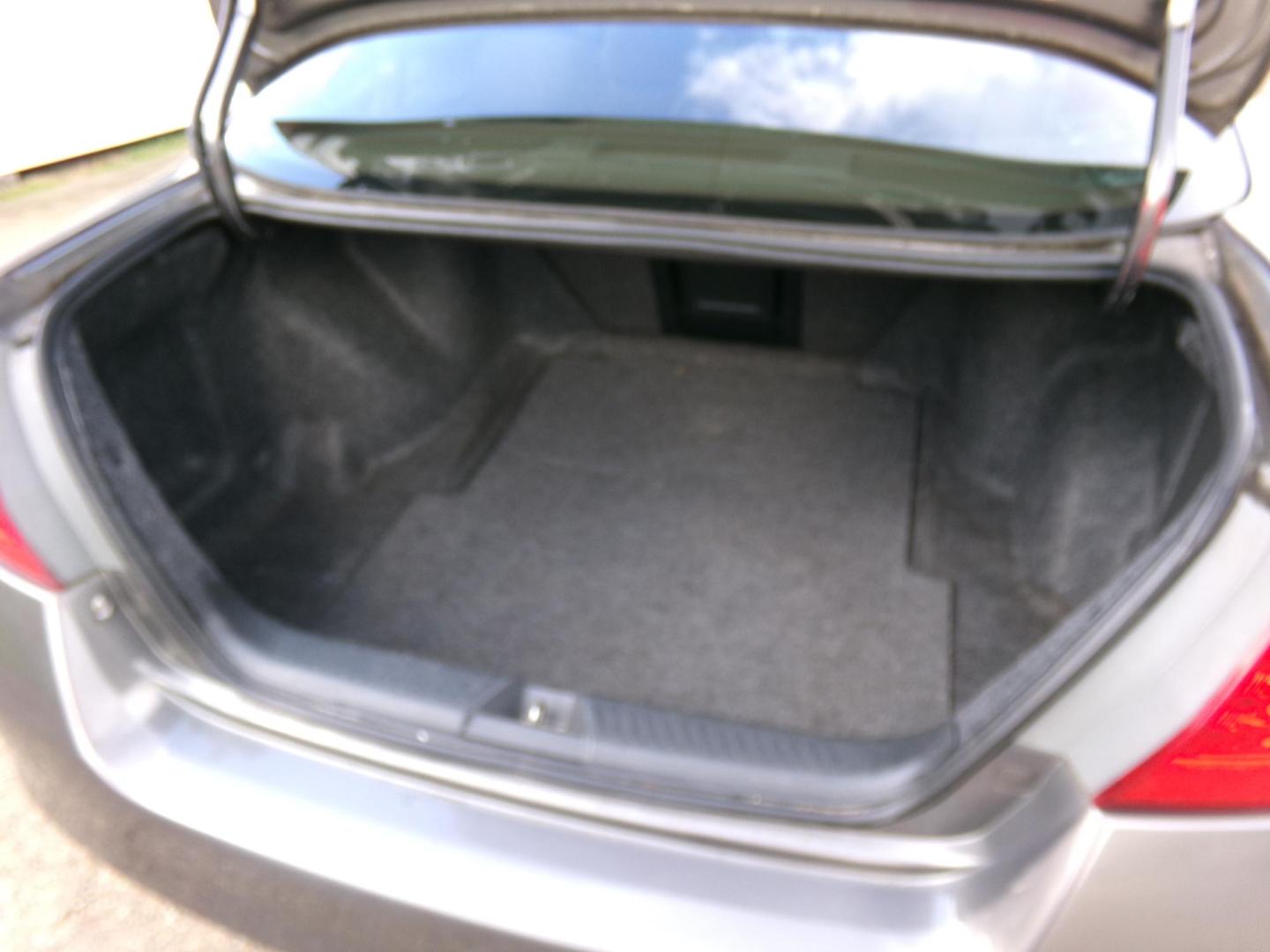 2006 Desert Silver Metallic /Tan Honda Accord EX-L Sedan AT (1HGCM56746A) with an 2.4L L4 DOHC 16V engine, 5-Speed Automatic Overdrive transmission, located at 401 First NE, Bearden, AR, 71720, (870) 687-3414, 33.726528, -92.611519 - Photo#3