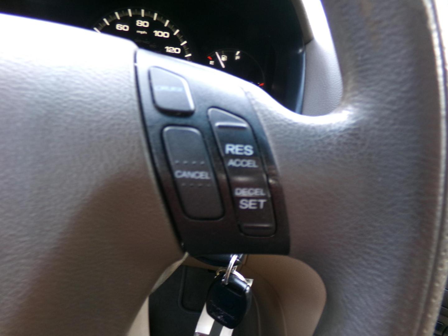 2006 Desert Silver Metallic /Tan Honda Accord EX-L Sedan AT (1HGCM56746A) with an 2.4L L4 DOHC 16V engine, 5-Speed Automatic Overdrive transmission, located at 401 First NE, Bearden, AR, 71720, (870) 687-3414, 33.726528, -92.611519 - Photo#11