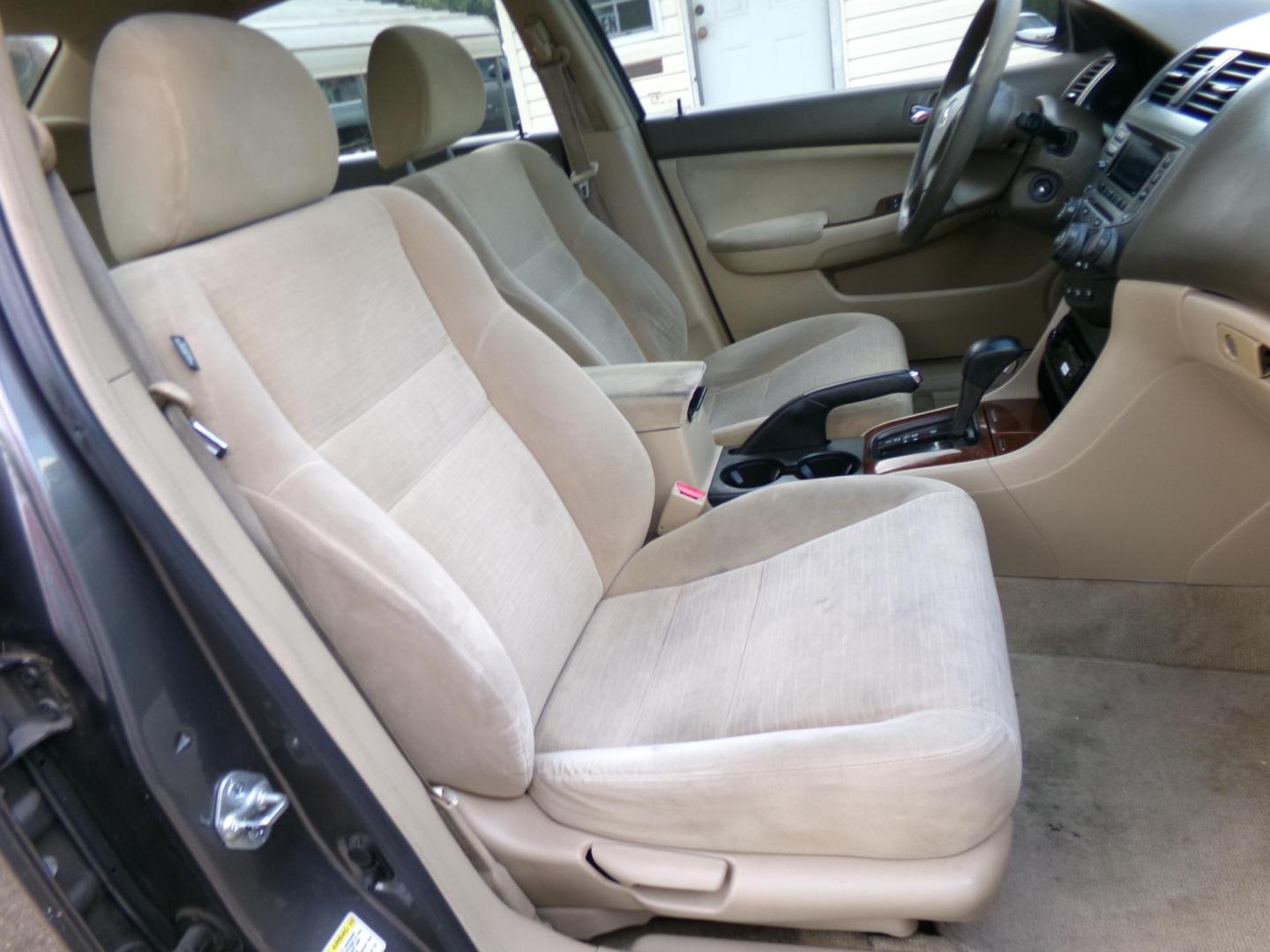 2006 Desert Silver Metallic /Tan Honda Accord EX-L Sedan AT (1HGCM56746A) with an 2.4L L4 DOHC 16V engine, 5-Speed Automatic Overdrive transmission, located at 401 First NE, Bearden, AR, 71720, (870) 687-3414, 33.726528, -92.611519 - Photo#14