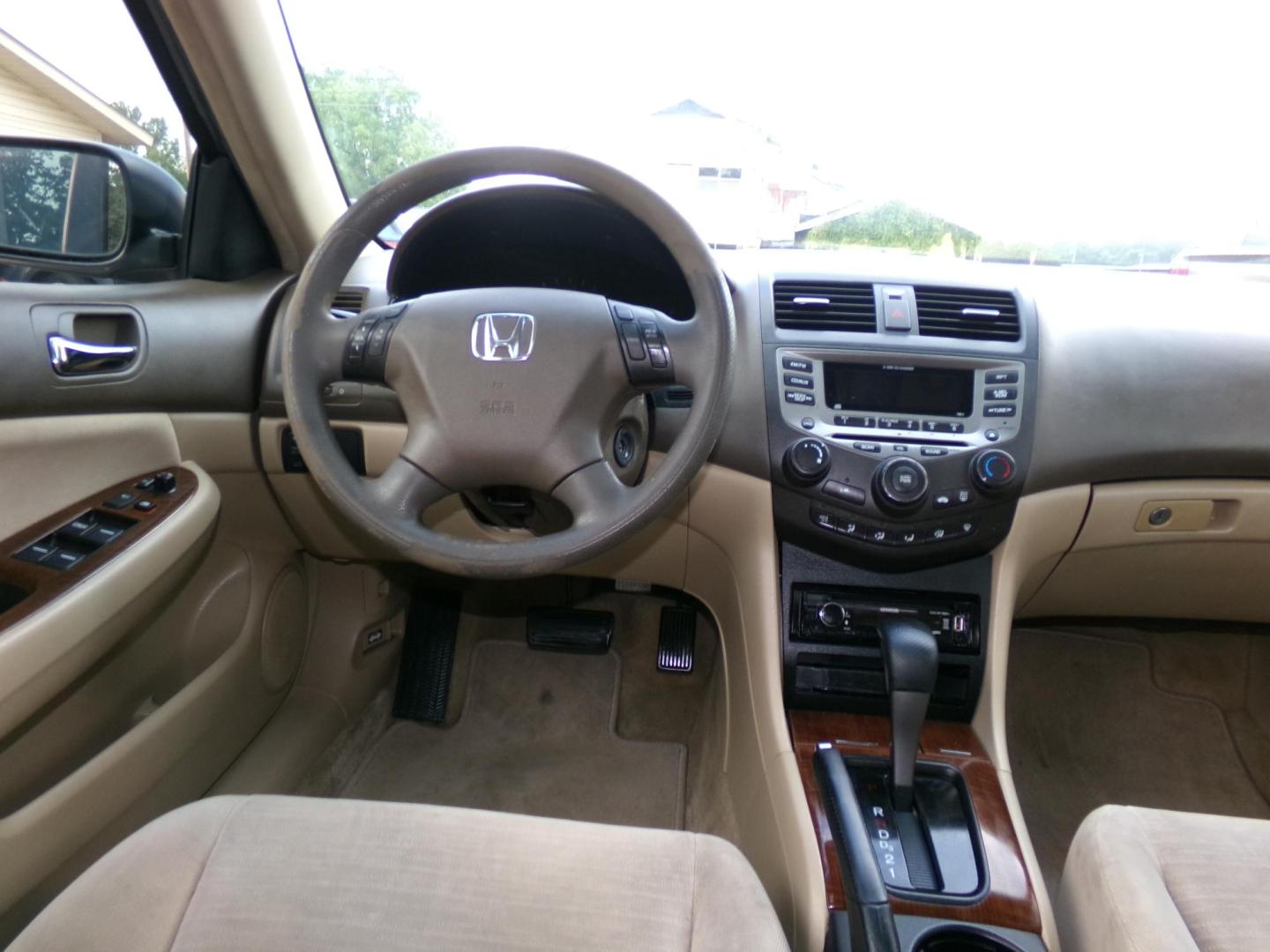 2006 Desert Silver Metallic /Tan Honda Accord EX-L Sedan AT (1HGCM56746A) with an 2.4L L4 DOHC 16V engine, 5-Speed Automatic Overdrive transmission, located at 401 First NE, Bearden, AR, 71720, (870) 687-3414, 33.726528, -92.611519 - Photo#15