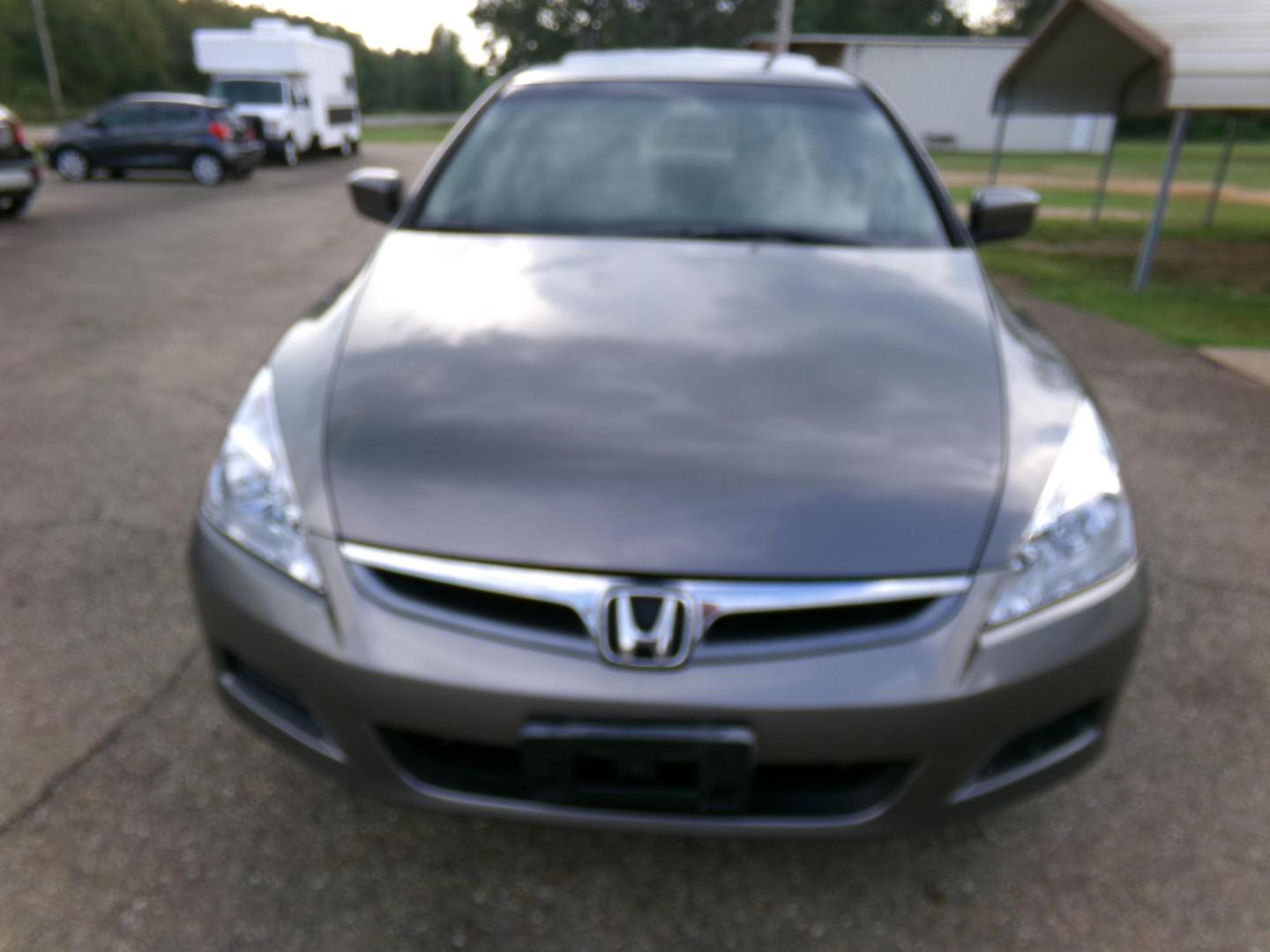 2006 Desert Silver Metallic /Tan Honda Accord EX-L Sedan AT (1HGCM56746A) with an 2.4L L4 DOHC 16V engine, 5-Speed Automatic Overdrive transmission, located at 401 First NE, Bearden, AR, 71720, (870) 687-3414, 33.726528, -92.611519 - Photo#18