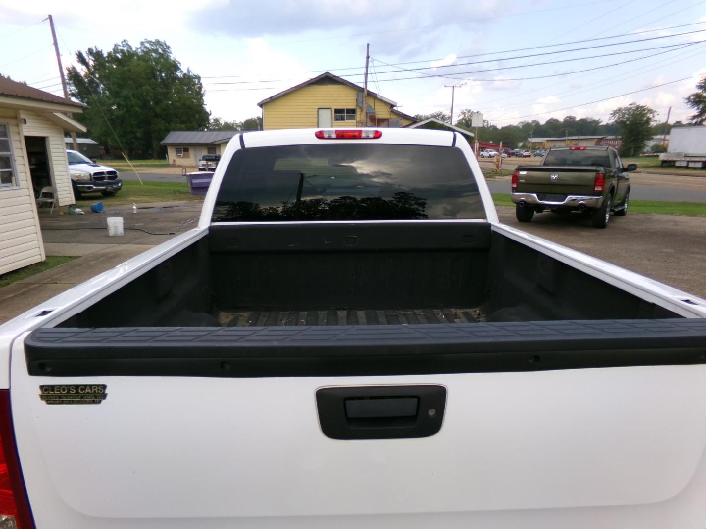 2012 Olympic White /Tan GMC Sierra 1500 SLT Crew Cab 4WD (3GTP2WE78CG) with an 5.3L V8 OHV 16V FFV engine, 6-Speed Automatic transmission, located at 401 First NE, Bearden, AR, 71720, (870) 687-3414, 33.726528, -92.611519 - Photo#3