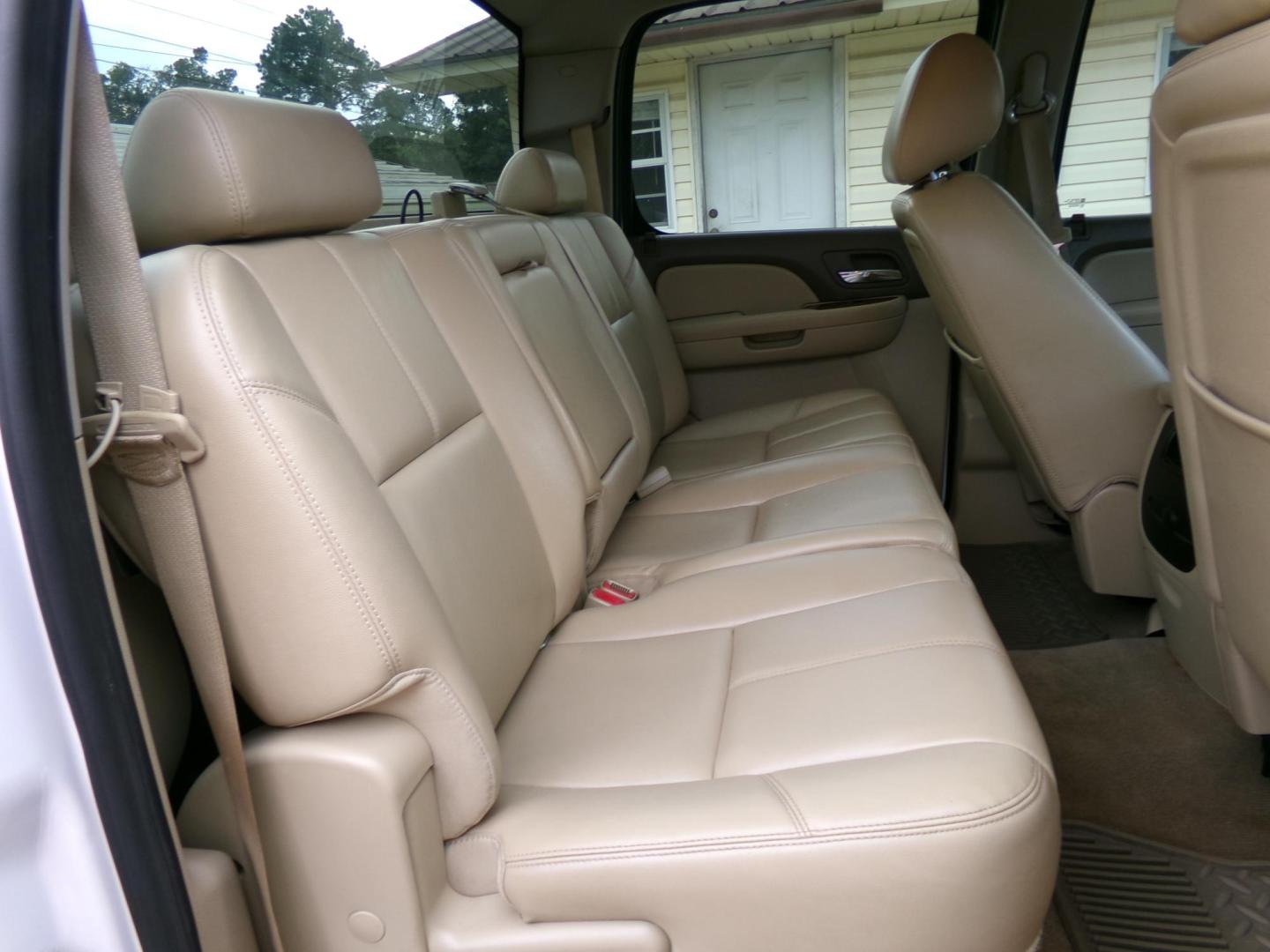 2012 Olympic White /Tan GMC Sierra 1500 SLT Crew Cab 4WD (3GTP2WE78CG) with an 5.3L V8 OHV 16V FFV engine, 6-Speed Automatic transmission, located at 401 First NE, Bearden, AR, 71720, (870) 687-3414, 33.726528, -92.611519 - Photo#17