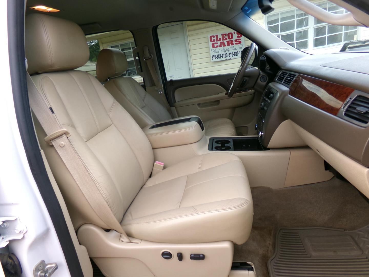 2012 Olympic White /Tan GMC Sierra 1500 SLT Crew Cab 4WD (3GTP2WE78CG) with an 5.3L V8 OHV 16V FFV engine, 6-Speed Automatic transmission, located at 401 First NE, Bearden, AR, 71720, (870) 687-3414, 33.726528, -92.611519 - Photo#18