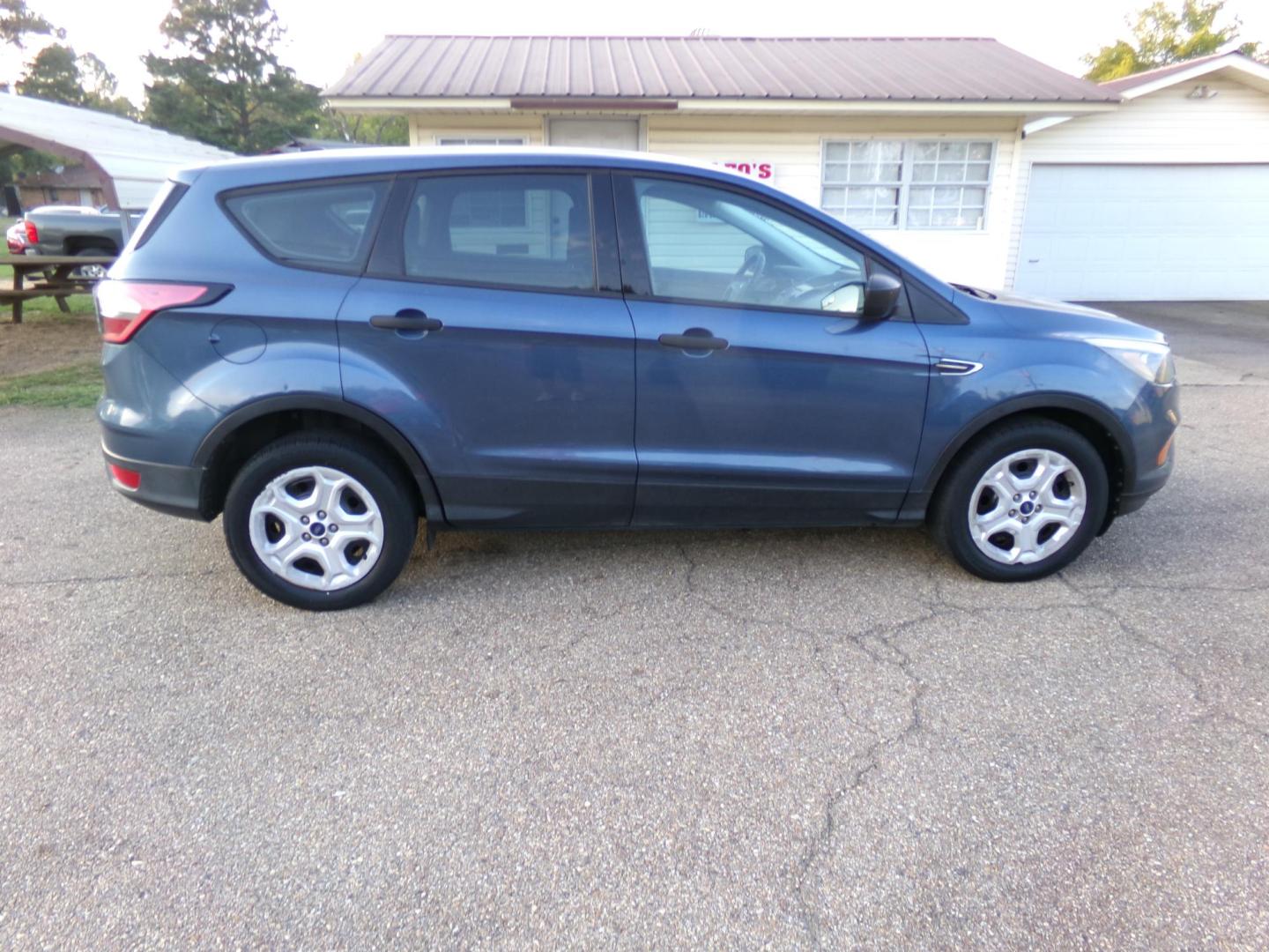 2018 Blue Diamond Metallic /Charcoal Ford Escape S FWD (1FMCU0F76JU) with an 2.5L L4 DOHC 16V engine, 6A transmission, located at 401 First NE, Bearden, AR, 71720, (870) 687-3414, 33.726528, -92.611519 - Photo#20