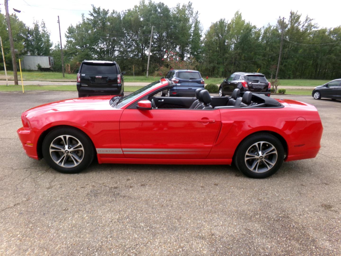 2014 Performance Red /Black Ford Mustang V6 Convertible (1ZVBP8EM1E5) with an 3.7L V6 DOHC 24V engine, Automatic transmission, located at 401 First NE, Bearden, AR, 71720, (870) 687-3414, 33.726528, -92.611519 - Photo#2