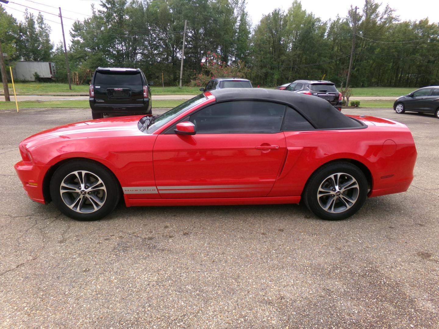 2014 Performance Red /Black Ford Mustang V6 Convertible (1ZVBP8EM1E5) with an 3.7L V6 DOHC 24V engine, Automatic transmission, located at 401 First NE, Bearden, AR, 71720, (870) 687-3414, 33.726528, -92.611519 - Photo#3