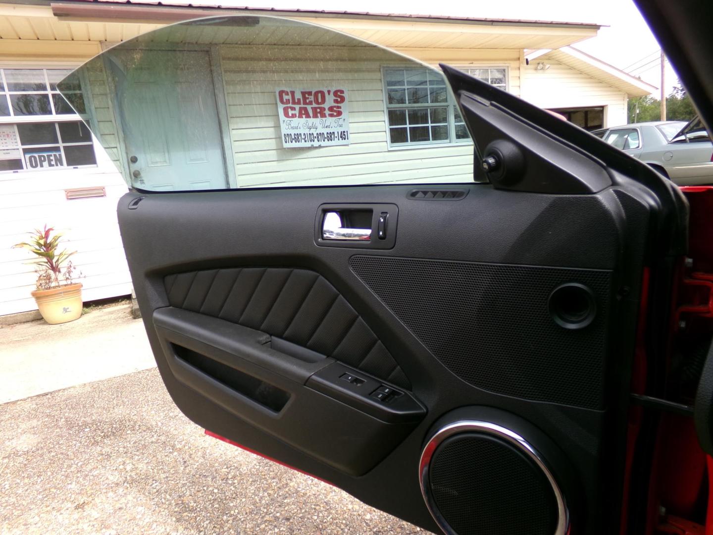 2014 Performance Red /Black Ford Mustang V6 Convertible (1ZVBP8EM1E5) with an 3.7L V6 DOHC 24V engine, Automatic transmission, located at 401 First NE, Bearden, AR, 71720, (870) 687-3414, 33.726528, -92.611519 - Photo#7