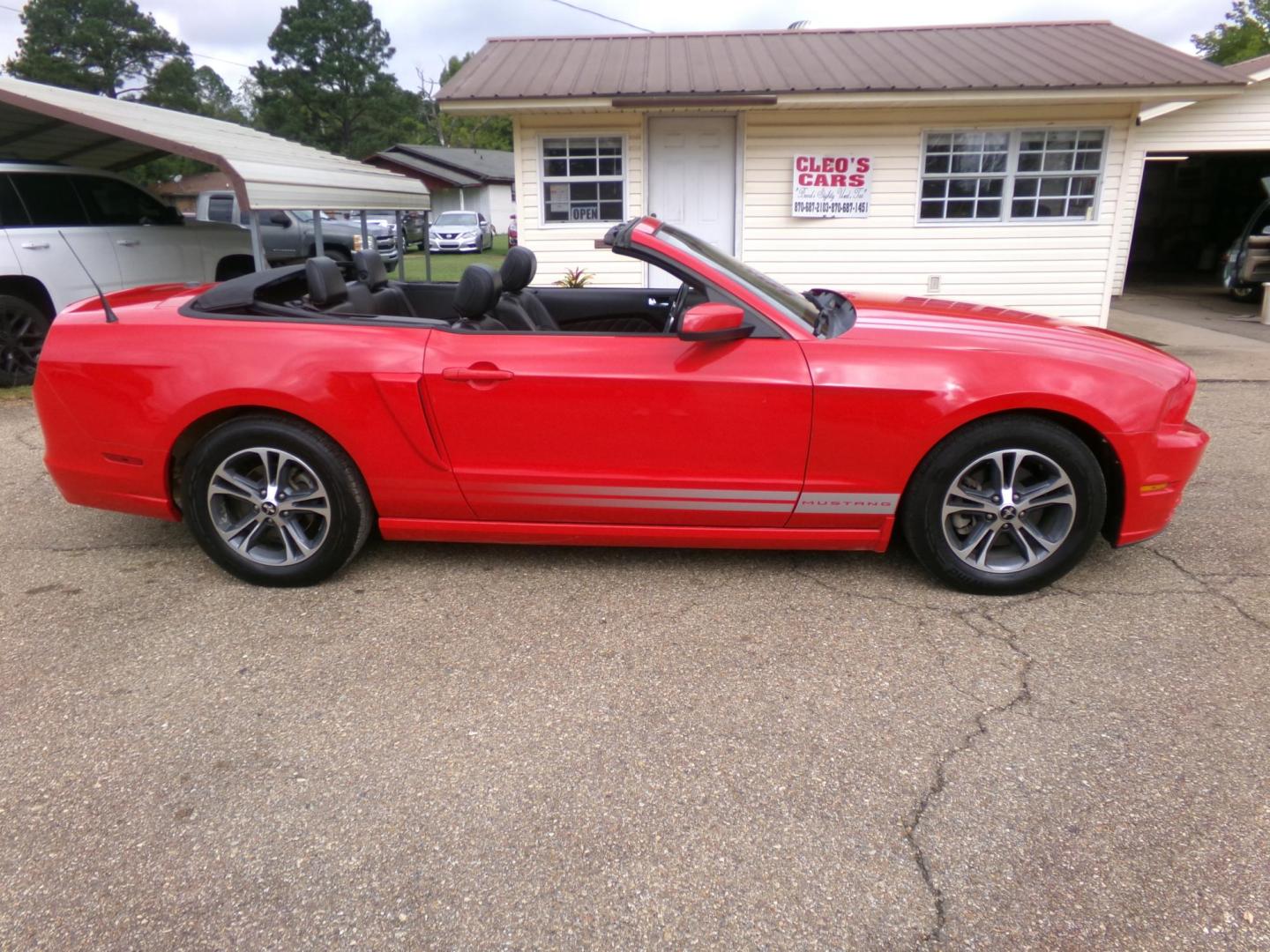 2014 Performance Red /Black Ford Mustang V6 Convertible (1ZVBP8EM1E5) with an 3.7L V6 DOHC 24V engine, Automatic transmission, located at 401 First NE, Bearden, AR, 71720, (870) 687-3414, 33.726528, -92.611519 - Photo#20