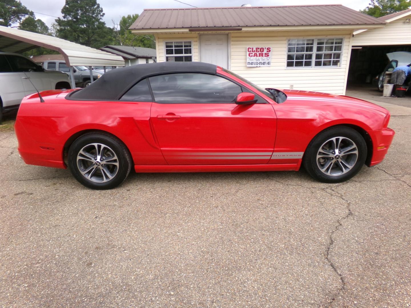 2014 Performance Red /Black Ford Mustang V6 Convertible (1ZVBP8EM1E5) with an 3.7L V6 DOHC 24V engine, Automatic transmission, located at 401 First NE, Bearden, AR, 71720, (870) 687-3414, 33.726528, -92.611519 - Photo#21