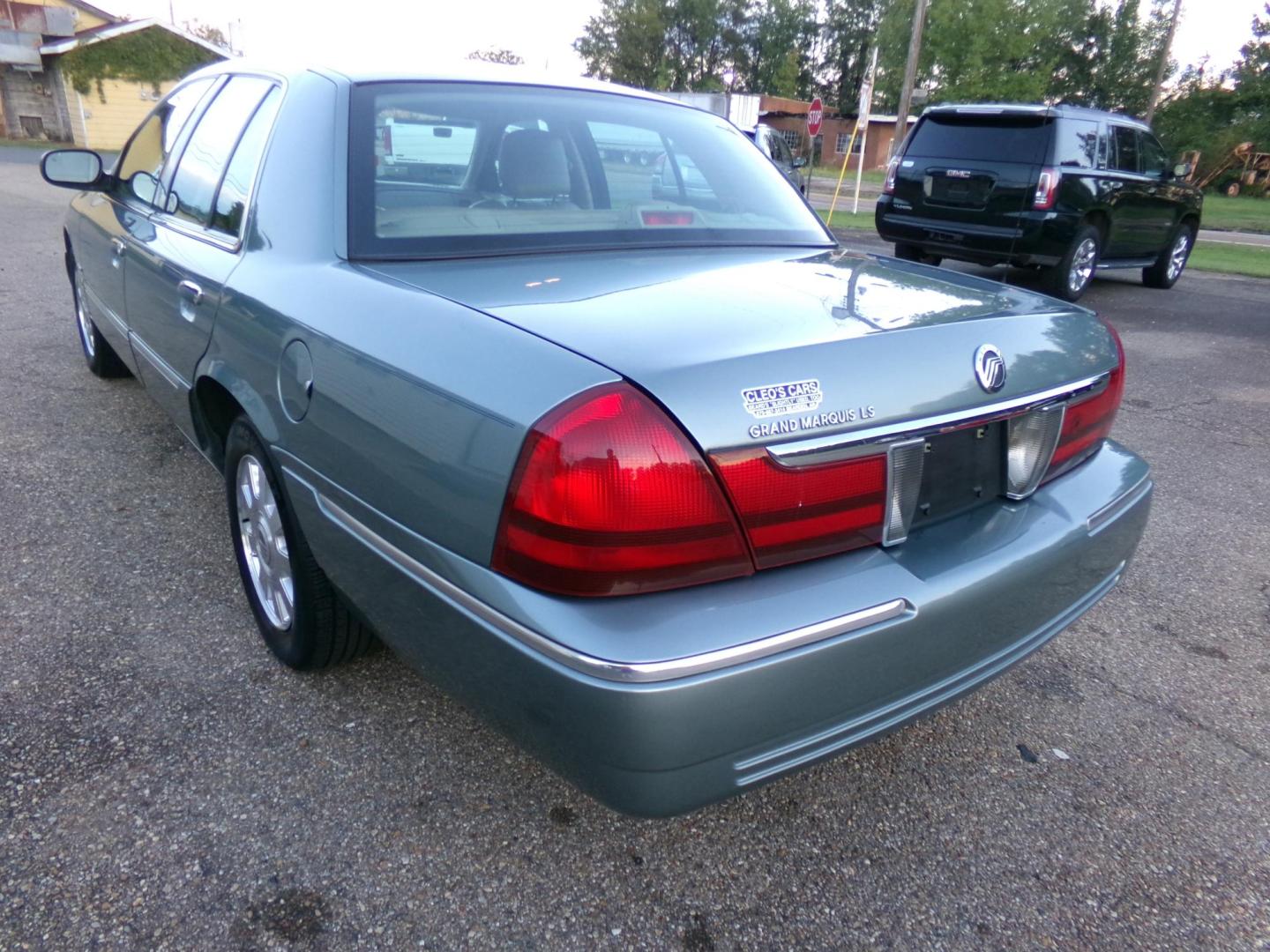 2005 Light Tundra Metallic /Tan Mercury Grand Marquis LS Premium (2MEHM75W25X) with an 4.6L V8 OHC 16V engine, 4-Speed Automatic Overdrive transmission, located at 401 First NE, Bearden, AR, 71720, (870) 687-3414, 33.726528, -92.611519 - Photo#2