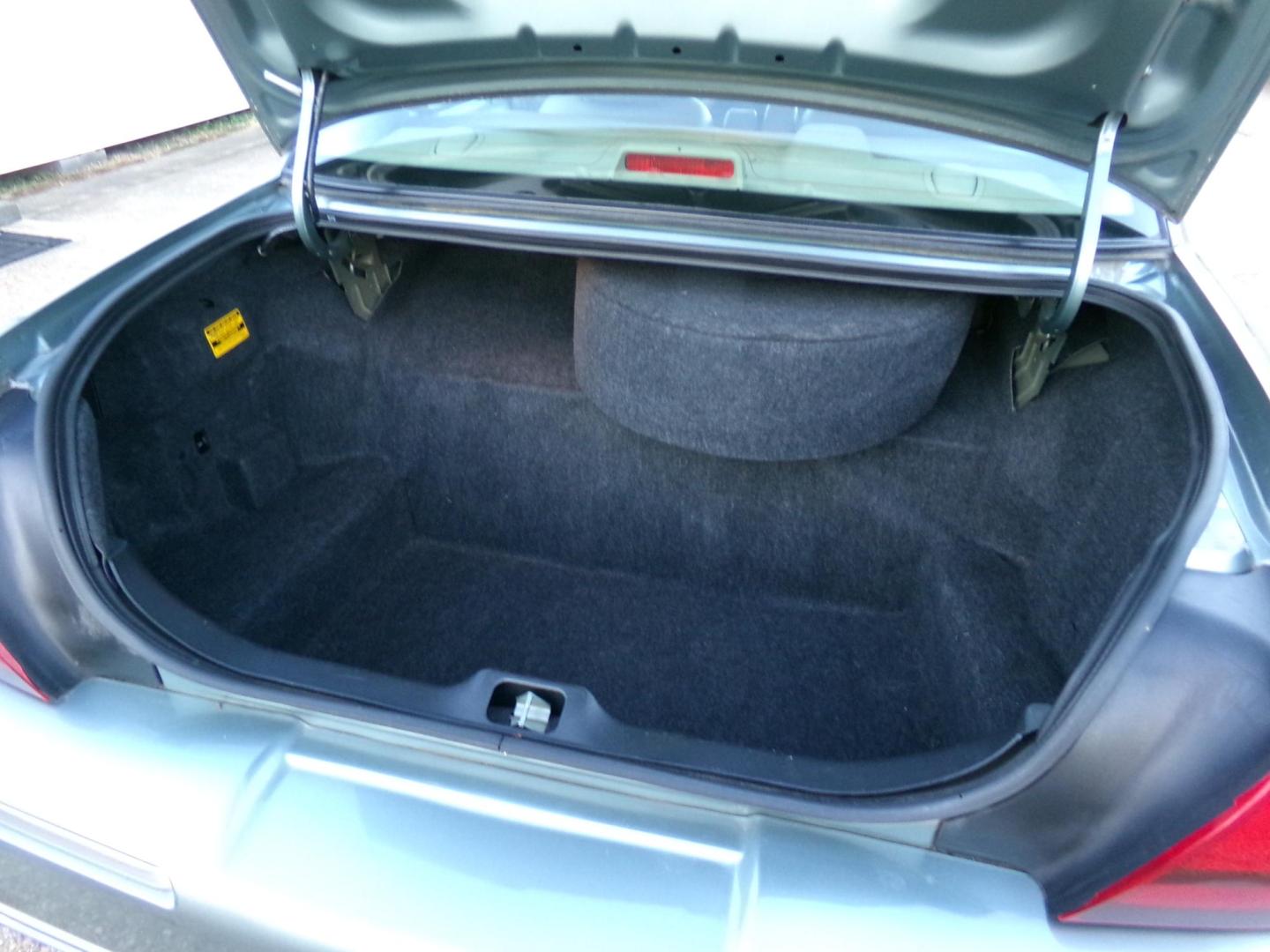 2005 Light Tundra Metallic /Tan Mercury Grand Marquis LS Premium (2MEHM75W25X) with an 4.6L V8 OHC 16V engine, 4-Speed Automatic Overdrive transmission, located at 401 First NE, Bearden, AR, 71720, (870) 687-3414, 33.726528, -92.611519 - Photo#3