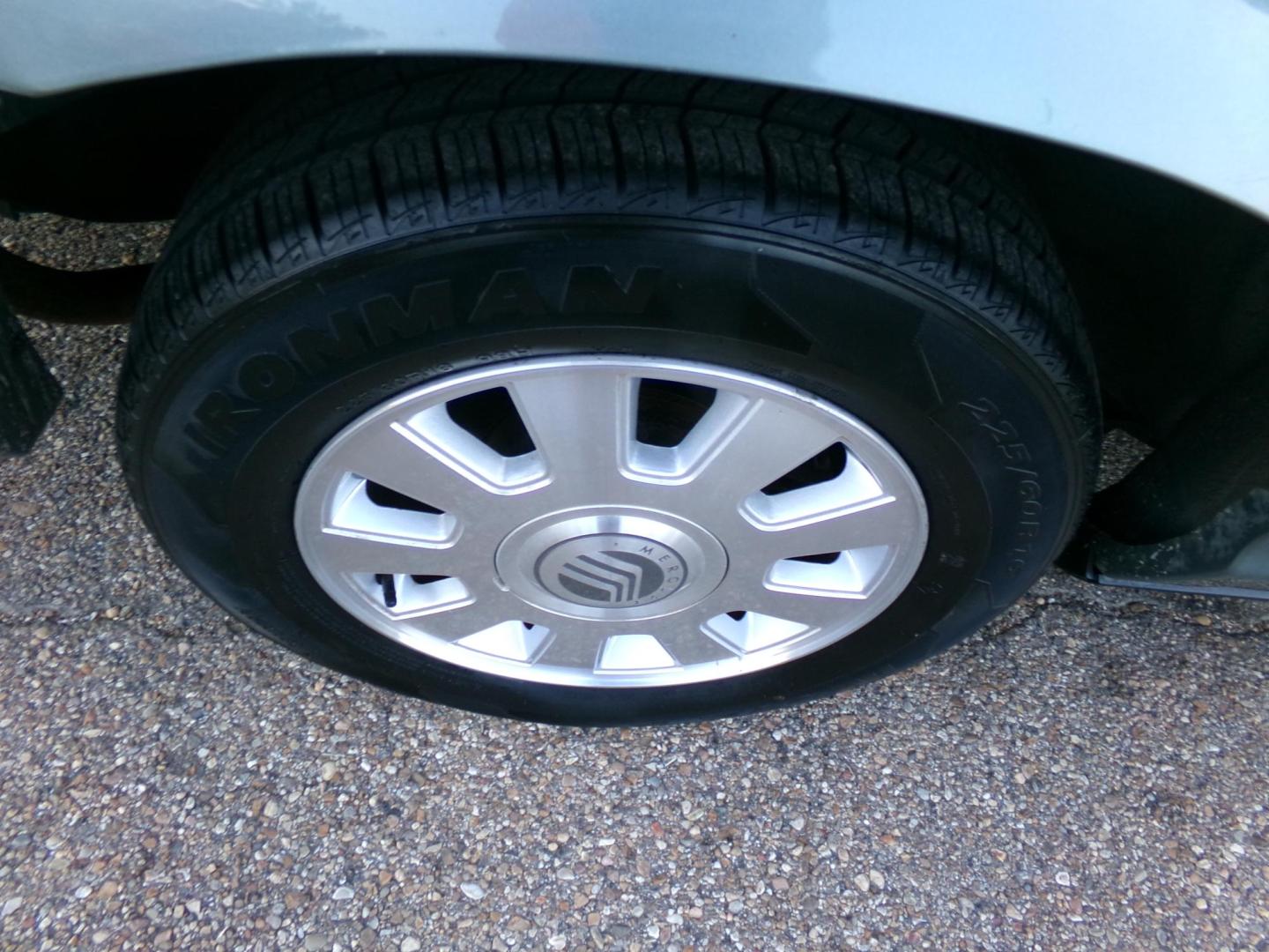 2005 Light Tundra Metallic /Tan Mercury Grand Marquis LS Premium (2MEHM75W25X) with an 4.6L V8 OHC 16V engine, 4-Speed Automatic Overdrive transmission, located at 401 First NE, Bearden, AR, 71720, (870) 687-3414, 33.726528, -92.611519 - Photo#4