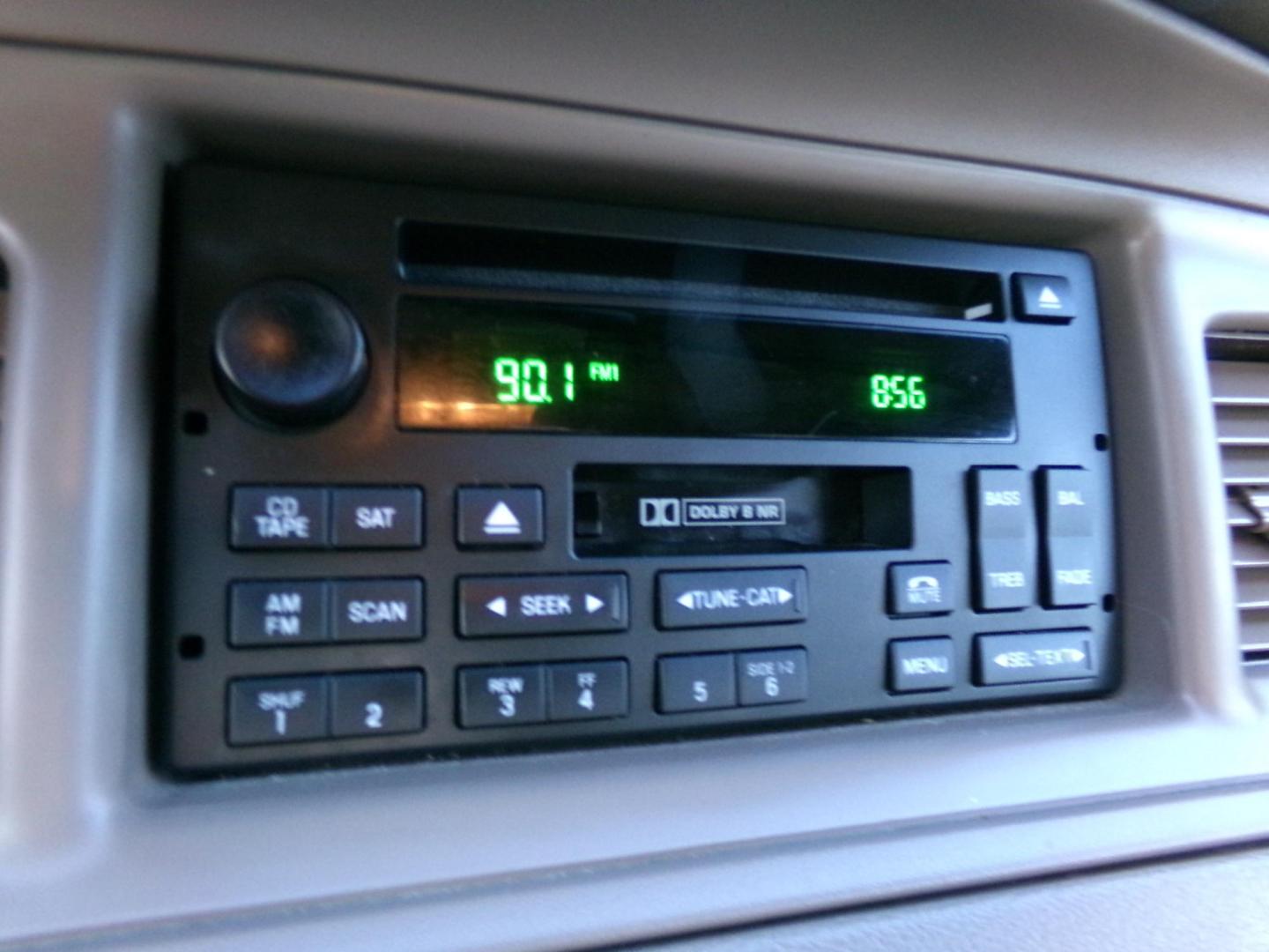 2005 Light Tundra Metallic /Tan Mercury Grand Marquis LS Premium (2MEHM75W25X) with an 4.6L V8 OHC 16V engine, 4-Speed Automatic Overdrive transmission, located at 401 First NE, Bearden, AR, 71720, (870) 687-3414, 33.726528, -92.611519 - Photo#10