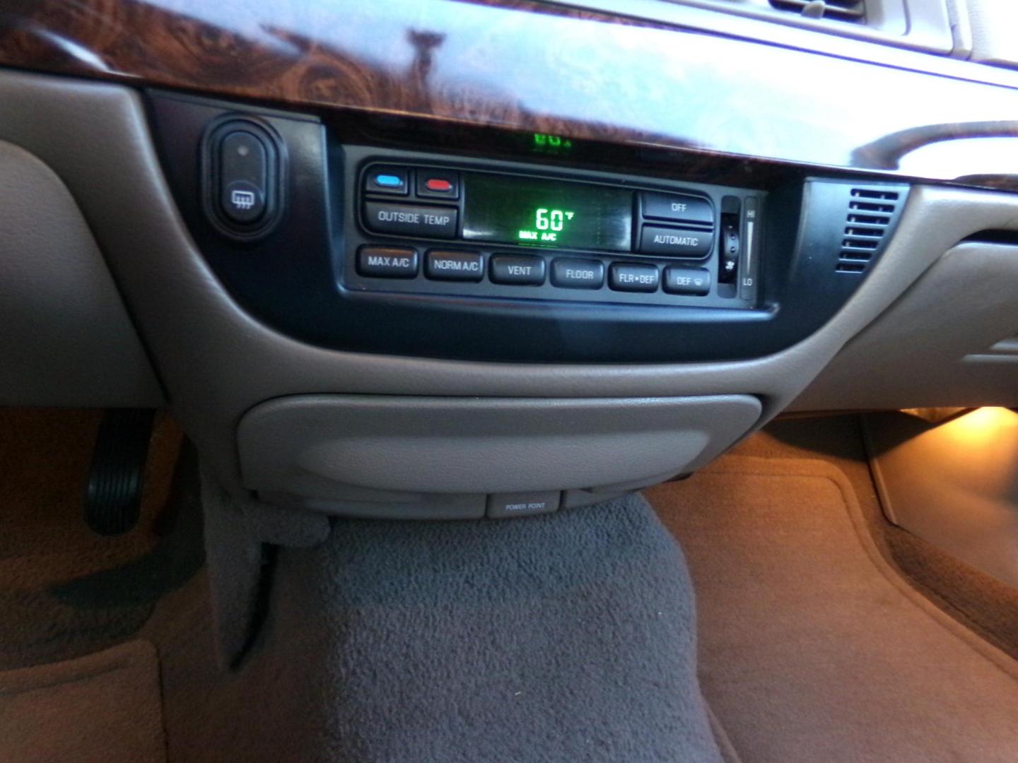 2005 Light Tundra Metallic /Tan Mercury Grand Marquis LS Premium (2MEHM75W25X) with an 4.6L V8 OHC 16V engine, 4-Speed Automatic Overdrive transmission, located at 401 First NE, Bearden, AR, 71720, (870) 687-3414, 33.726528, -92.611519 - Photo#11