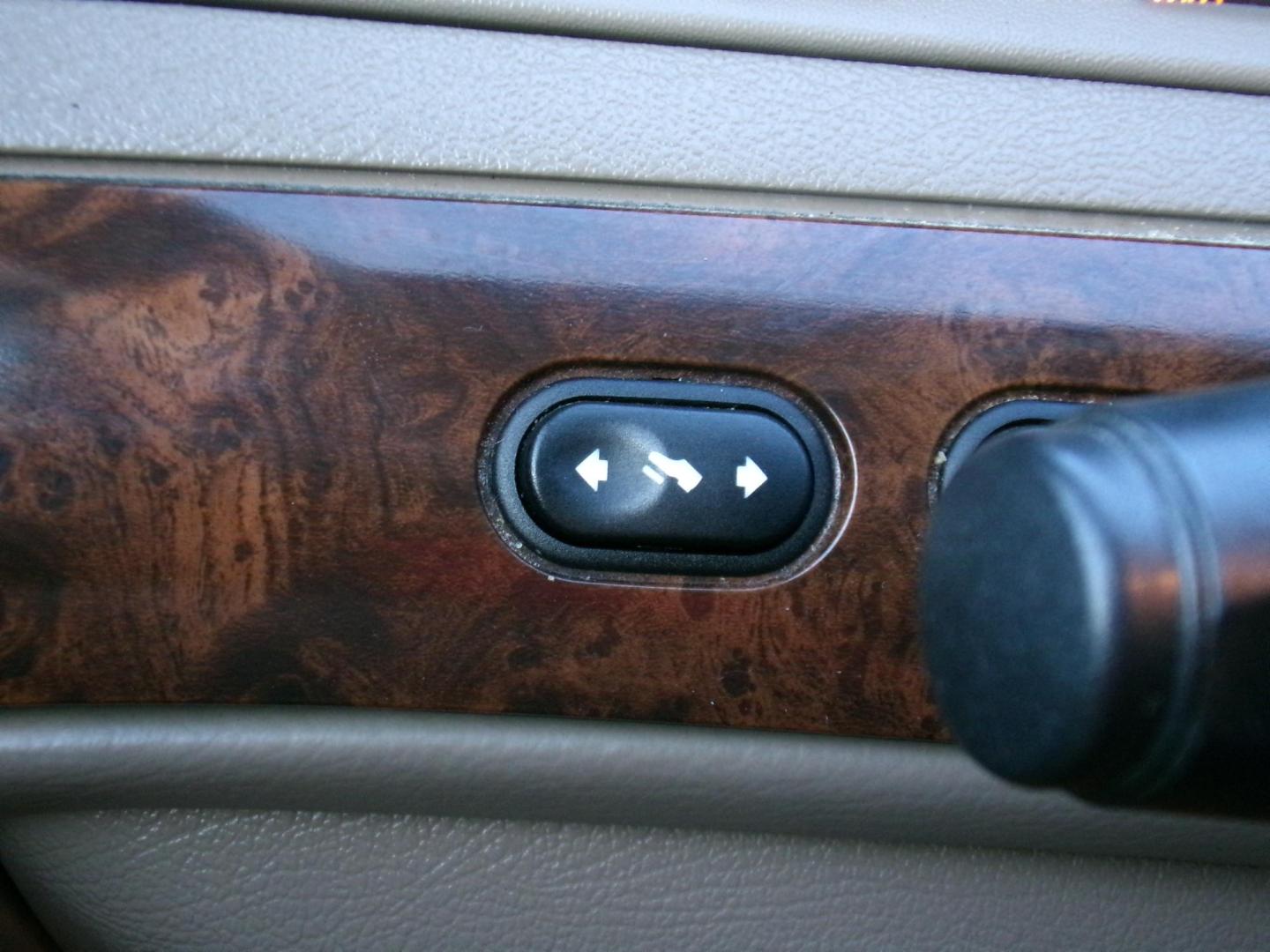 2005 Light Tundra Metallic /Tan Mercury Grand Marquis LS Premium (2MEHM75W25X) with an 4.6L V8 OHC 16V engine, 4-Speed Automatic Overdrive transmission, located at 401 First NE, Bearden, AR, 71720, (870) 687-3414, 33.726528, -92.611519 - Photo#15