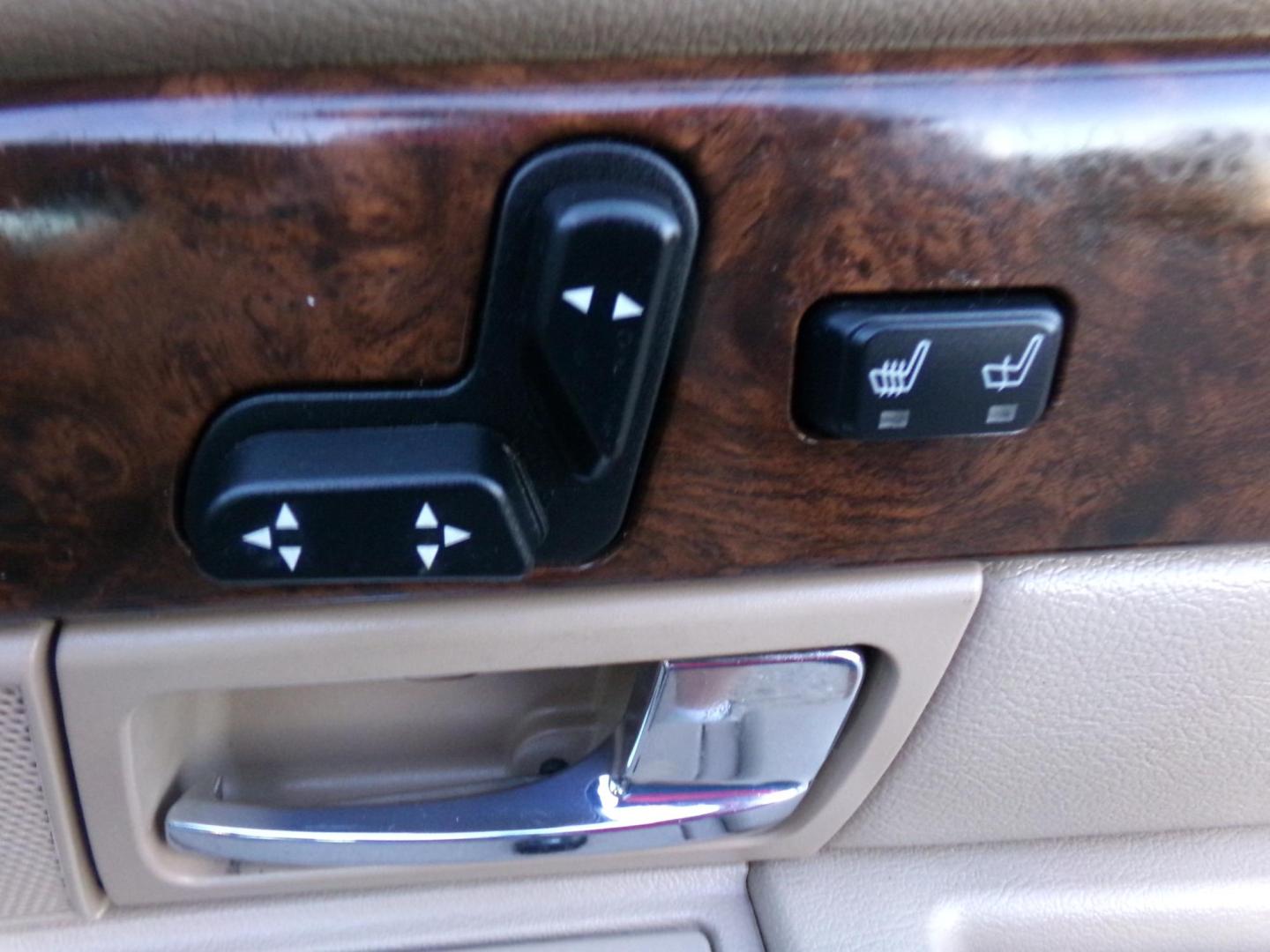 2005 Light Tundra Metallic /Tan Mercury Grand Marquis LS Premium (2MEHM75W25X) with an 4.6L V8 OHC 16V engine, 4-Speed Automatic Overdrive transmission, located at 401 First NE, Bearden, AR, 71720, (870) 687-3414, 33.726528, -92.611519 - Photo#17