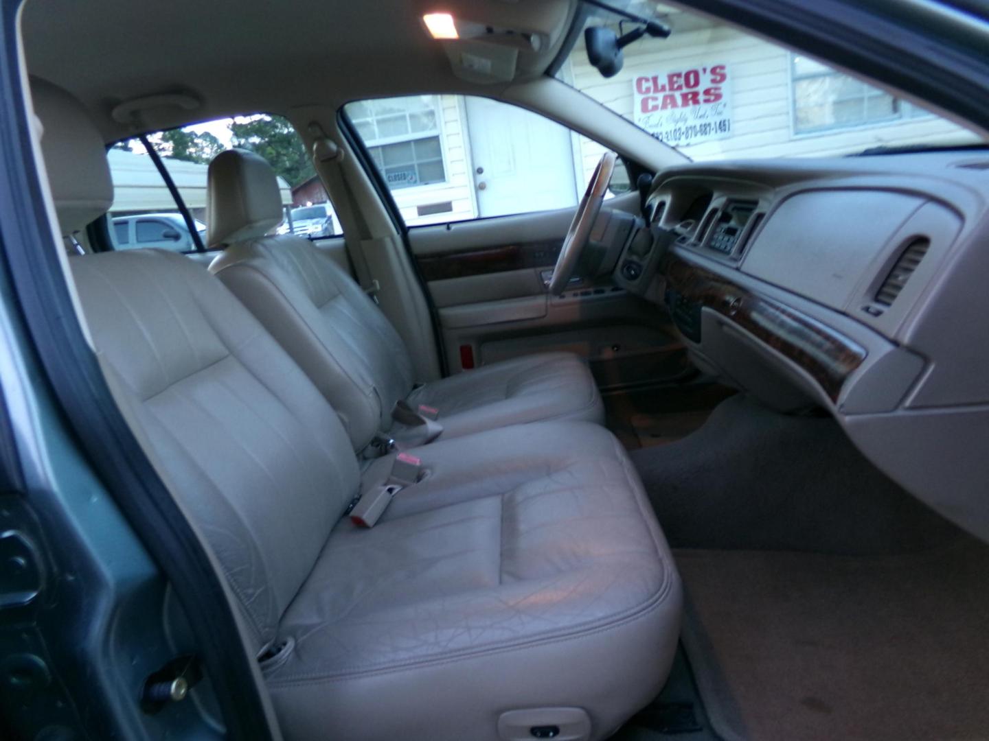 2005 Light Tundra Metallic /Tan Mercury Grand Marquis LS Premium (2MEHM75W25X) with an 4.6L V8 OHC 16V engine, 4-Speed Automatic Overdrive transmission, located at 401 First NE, Bearden, AR, 71720, (870) 687-3414, 33.726528, -92.611519 - Photo#18