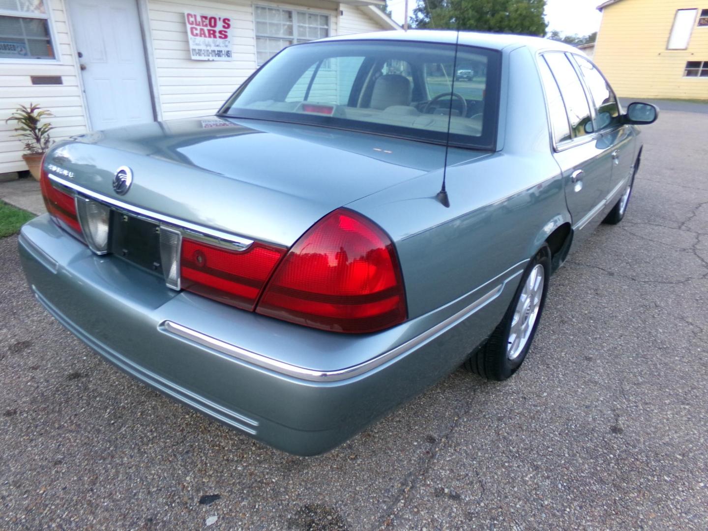 2005 Light Tundra Metallic /Tan Mercury Grand Marquis LS Premium (2MEHM75W25X) with an 4.6L V8 OHC 16V engine, 4-Speed Automatic Overdrive transmission, located at 401 First NE, Bearden, AR, 71720, (870) 687-3414, 33.726528, -92.611519 - Photo#20
