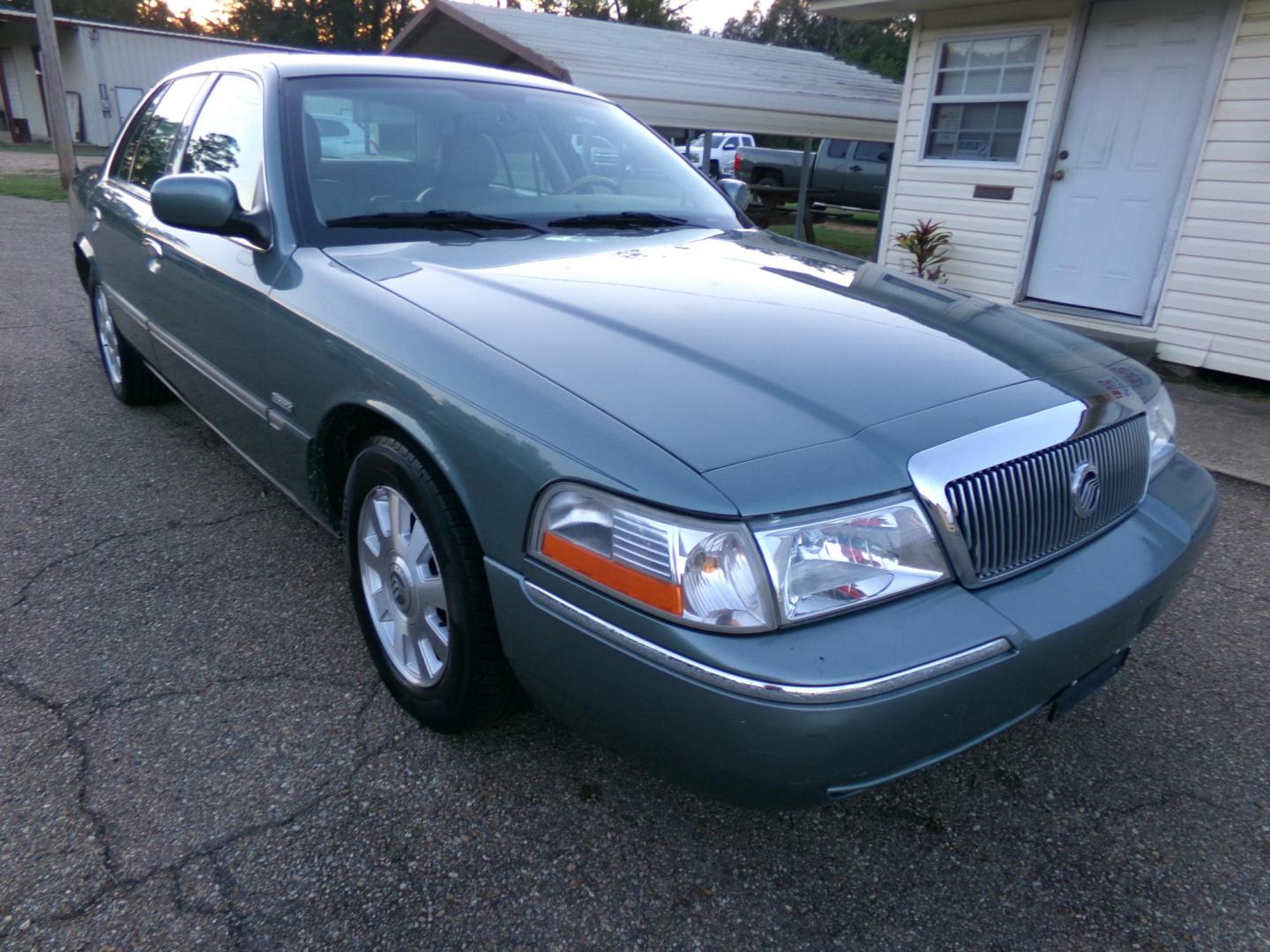 2005 Light Tundra Metallic /Tan Mercury Grand Marquis LS Premium (2MEHM75W25X) with an 4.6L V8 OHC 16V engine, 4-Speed Automatic Overdrive transmission, located at 401 First NE, Bearden, AR, 71720, (870) 687-3414, 33.726528, -92.611519 - Photo#23