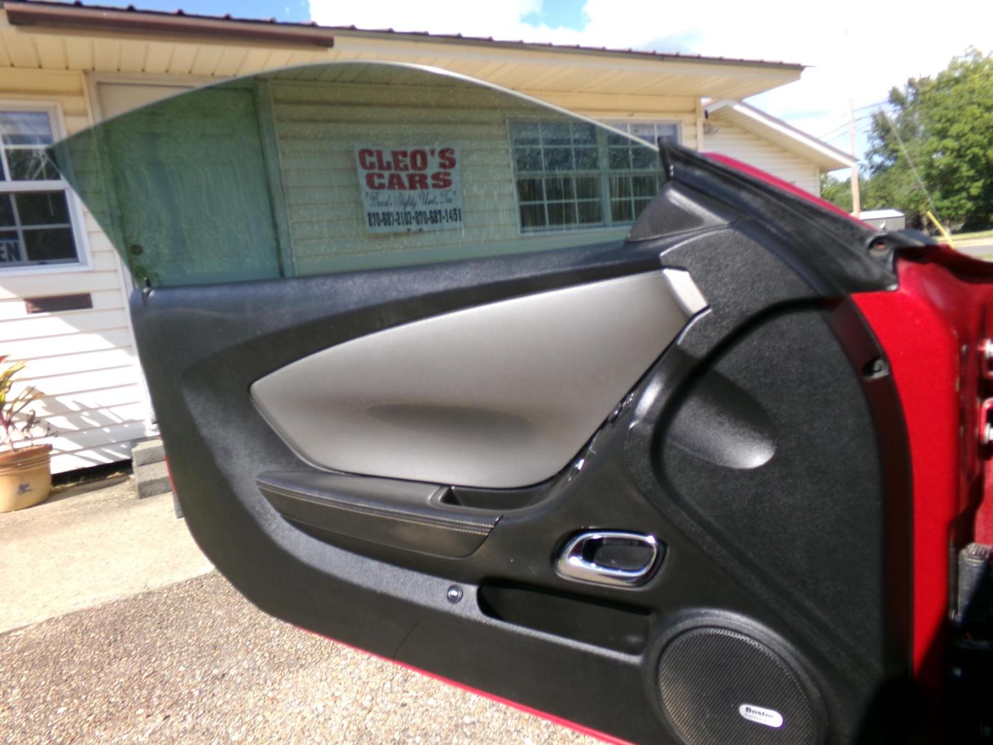 2013 Victory Red /Black Chevrolet Camaro Coupe 2LT (2G1FC1E34D9) with an 3.6L V6 DOHC 24V FFV engine, 6-Speed Automatic transmission, located at 401 First NE, Bearden, AR, 71720, (870) 687-3414, 33.726528, -92.611519 - Photo#6