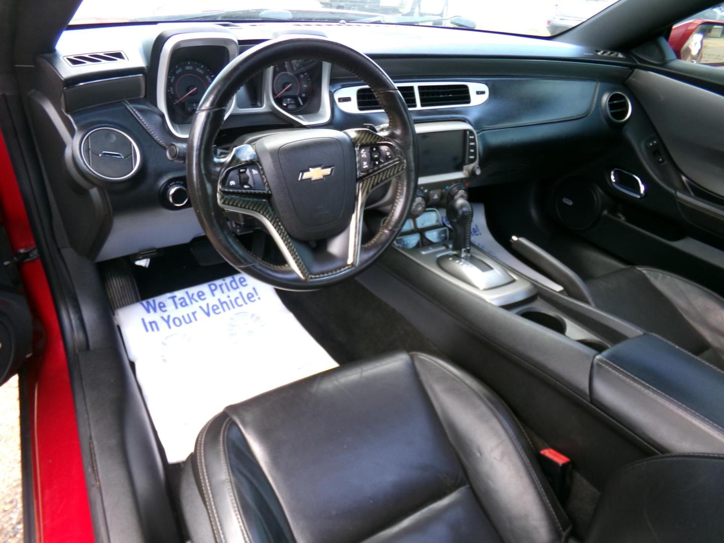 2013 Victory Red /Black Chevrolet Camaro Coupe 2LT (2G1FC1E34D9) with an 3.6L V6 DOHC 24V FFV engine, 6-Speed Automatic transmission, located at 401 First NE, Bearden, AR, 71720, (870) 687-3414, 33.726528, -92.611519 - Photo#19