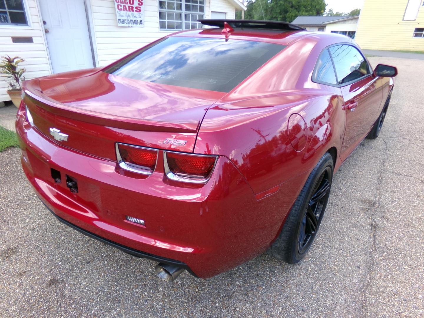 2013 Victory Red /Black Chevrolet Camaro Coupe 2LT (2G1FC1E34D9) with an 3.6L V6 DOHC 24V FFV engine, 6-Speed Automatic transmission, located at 401 First NE, Bearden, AR, 71720, (870) 687-3414, 33.726528, -92.611519 - Photo#21