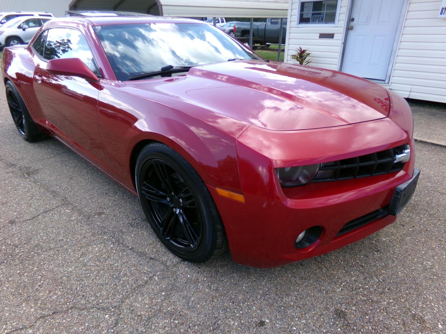 2013 Victory Red /Black Chevrolet Camaro Coupe 2LT (2G1FC1E34D9) with an 3.6L V6 DOHC 24V FFV engine, 6-Speed Automatic transmission, located at 401 First NE, Bearden, AR, 71720, (870) 687-3414, 33.726528, -92.611519 - Photo#23