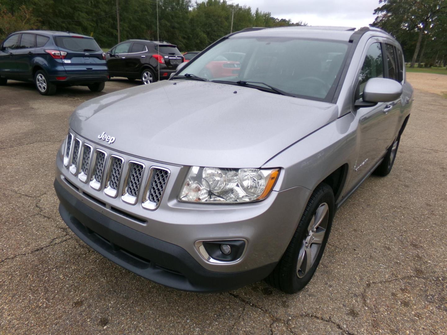 2016 Silver /Black Jeep Compass Latitude FWD (1C4NJCEA3GD) with an 2.0L L4 DOHC 16V engine, CVT transmission, located at 401 First NE, Bearden, AR, 71720, (870) 687-3414, 33.726528, -92.611519 - Photo#0