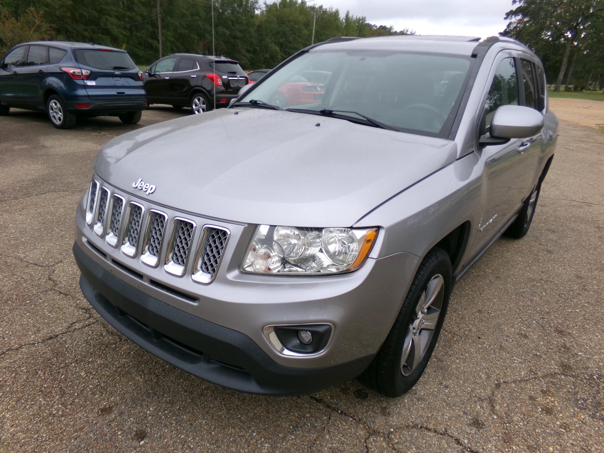 photo of 2016 Jeep Compass Latitude FWD