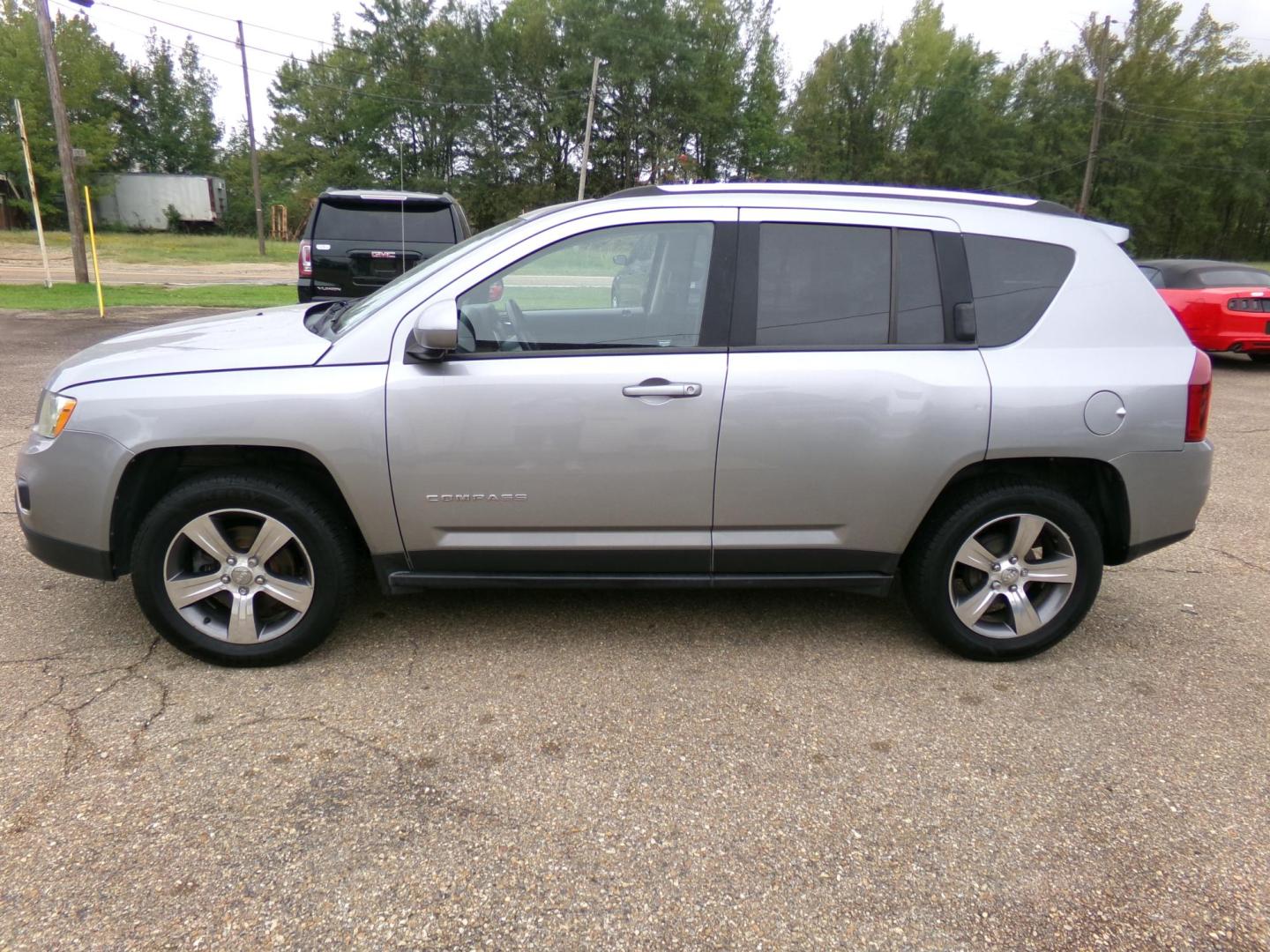 2016 Silver /Black Jeep Compass Latitude FWD (1C4NJCEA3GD) with an 2.0L L4 DOHC 16V engine, CVT transmission, located at 401 First NE, Bearden, AR, 71720, (870) 687-3414, 33.726528, -92.611519 - Photo#1