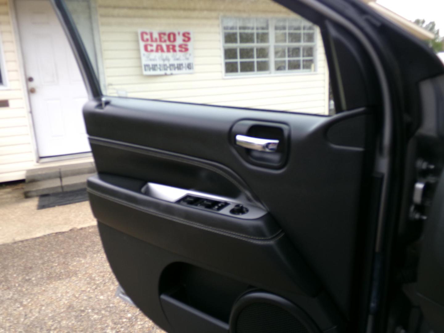 2016 Silver /Black Jeep Compass Latitude FWD (1C4NJCEA3GD) with an 2.0L L4 DOHC 16V engine, CVT transmission, located at 401 First NE, Bearden, AR, 71720, (870) 687-3414, 33.726528, -92.611519 - Photo#7
