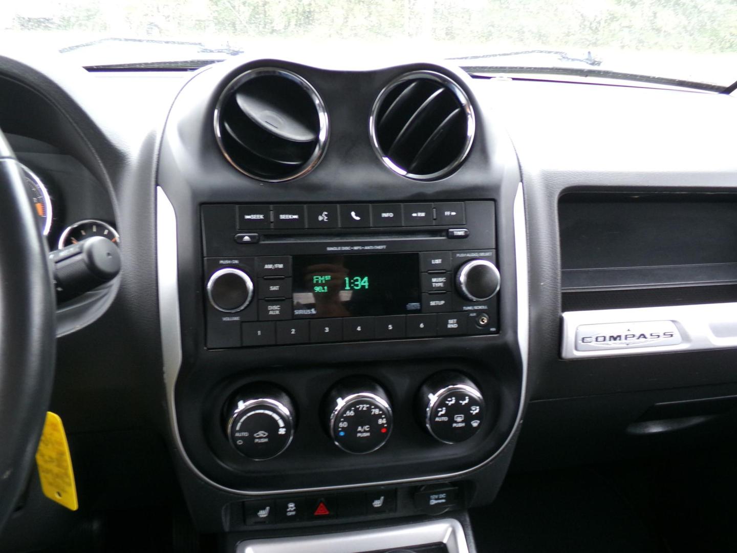 2016 Silver /Black Jeep Compass Latitude FWD (1C4NJCEA3GD) with an 2.0L L4 DOHC 16V engine, CVT transmission, located at 401 First NE, Bearden, AR, 71720, (870) 687-3414, 33.726528, -92.611519 - Photo#10