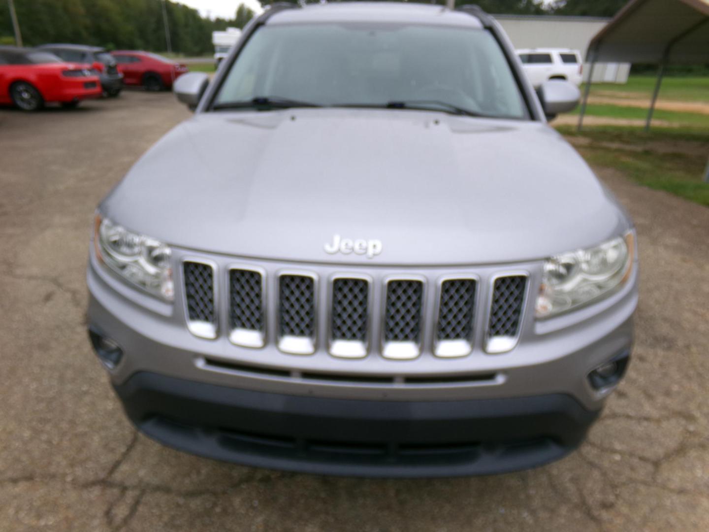 2016 Silver /Black Jeep Compass Latitude FWD (1C4NJCEA3GD) with an 2.0L L4 DOHC 16V engine, CVT transmission, located at 401 First NE, Bearden, AR, 71720, (870) 687-3414, 33.726528, -92.611519 - Photo#19