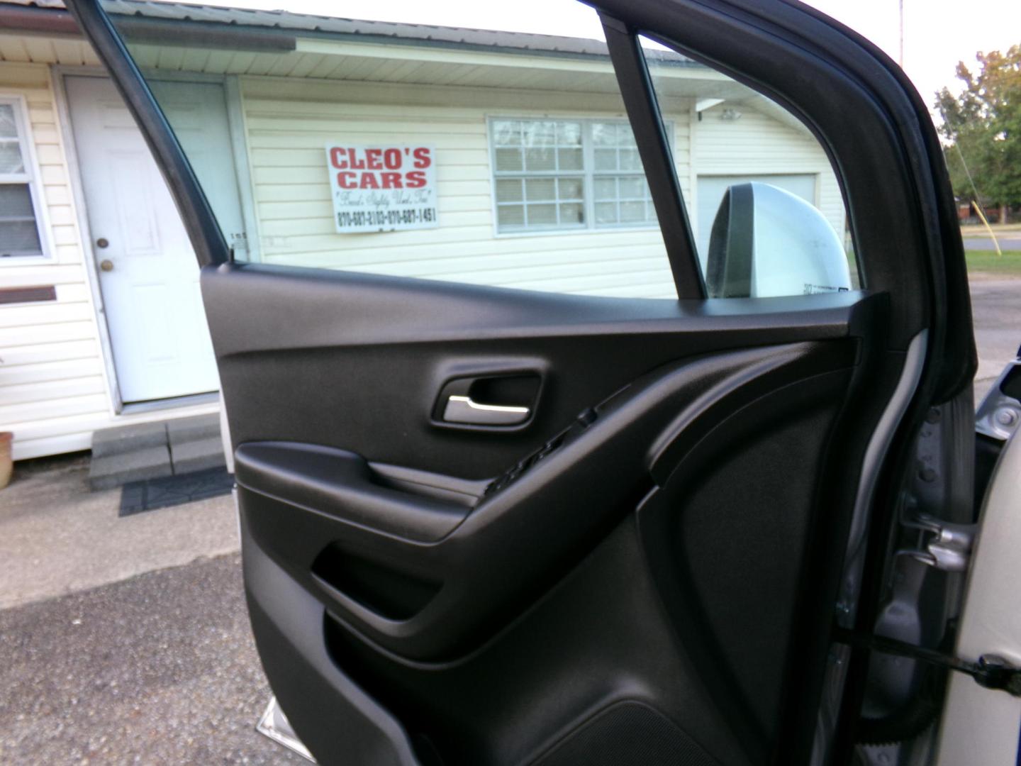 2018 Silver /Charcoal Chevrolet Trax LS FWD (KL7CJKSB5JB) with an 1.4L L4 DOHC 16V engine, 6A transmission, located at 401 First NE, Bearden, AR, 71720, (870) 687-3414, 33.726528, -92.611519 - Photo#6