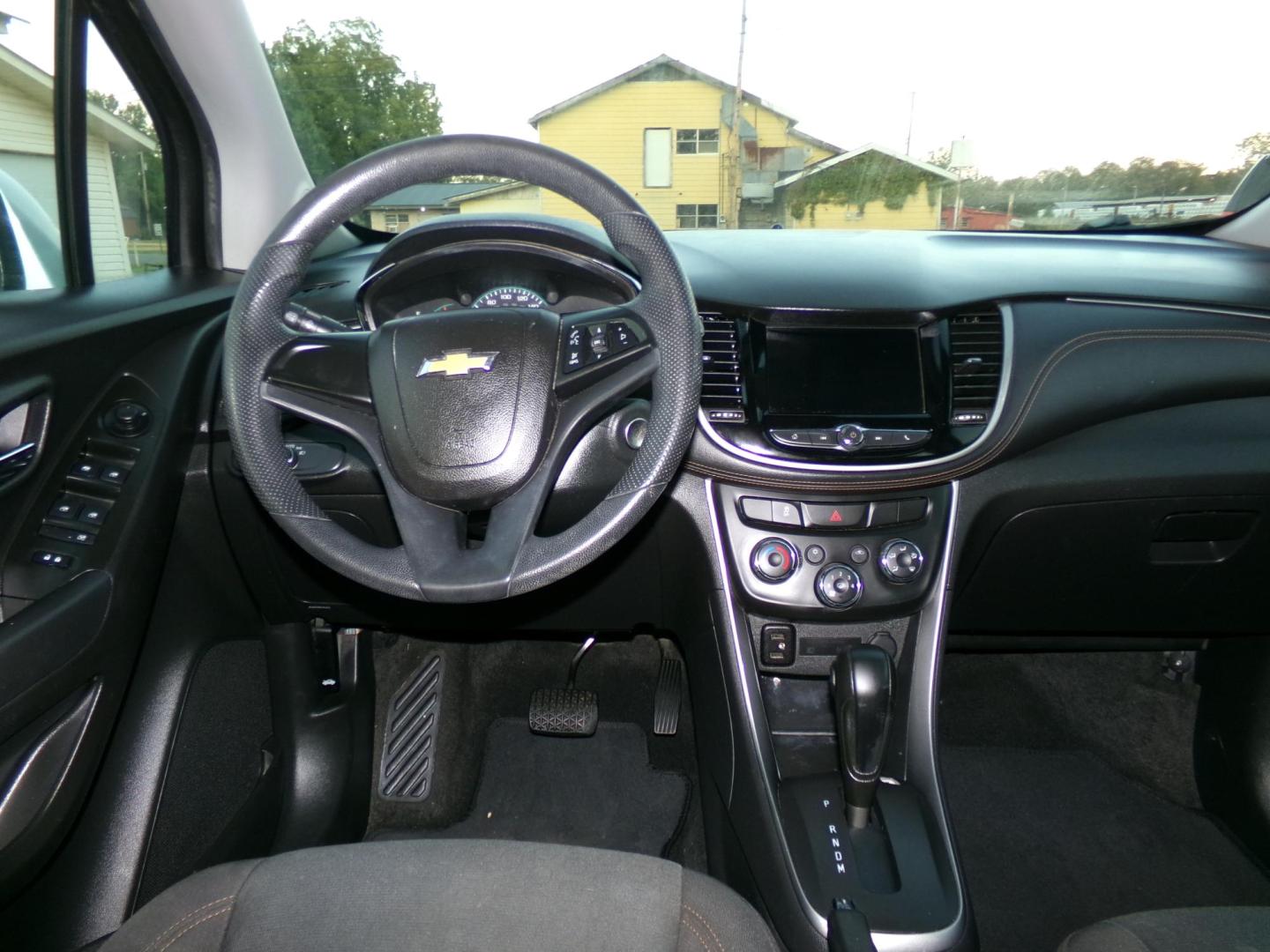 2018 Silver /Charcoal Chevrolet Trax LS FWD (KL7CJKSB5JB) with an 1.4L L4 DOHC 16V engine, 6A transmission, located at 401 First NE, Bearden, AR, 71720, (870) 687-3414, 33.726528, -92.611519 - Photo#16