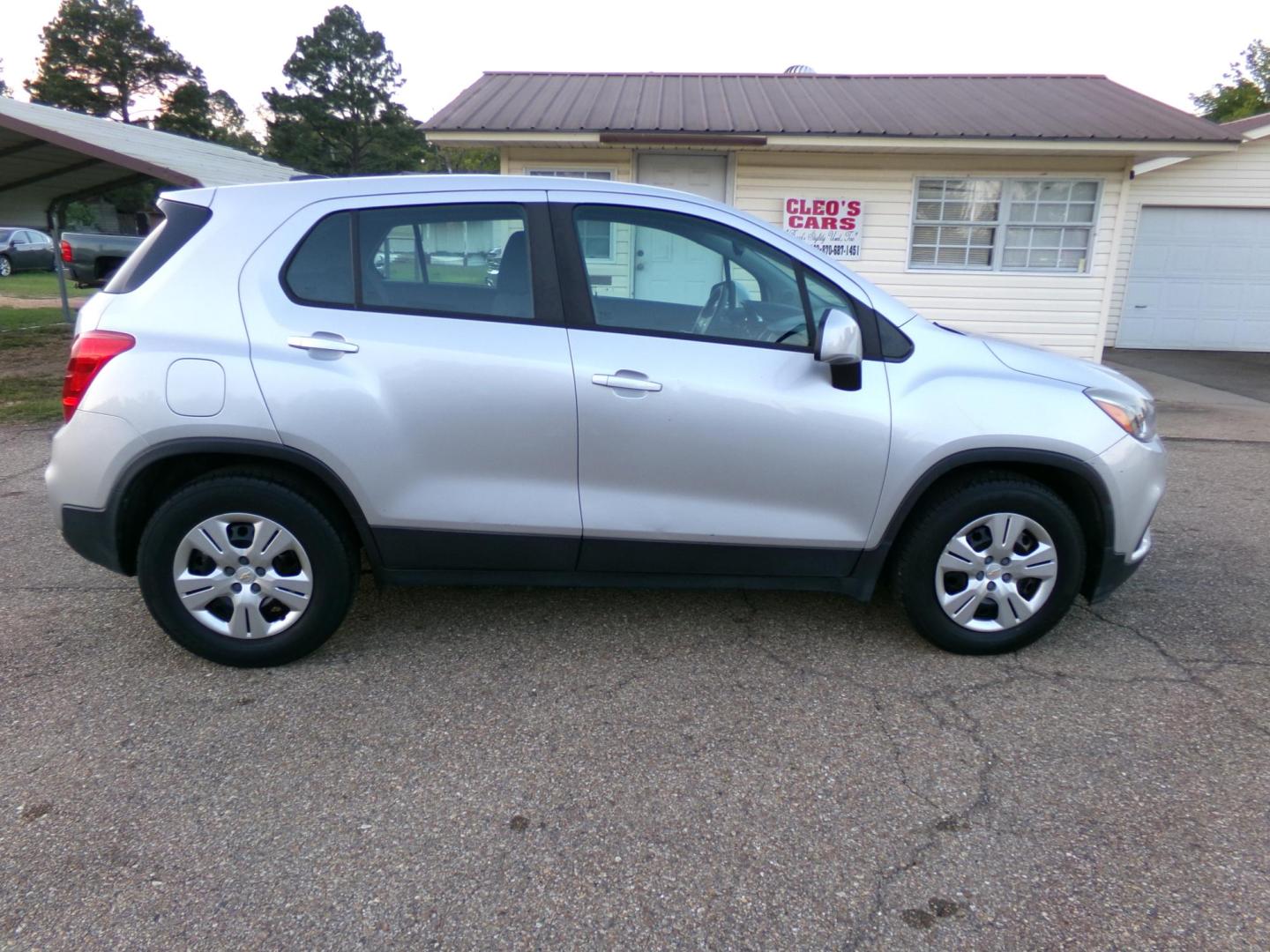 2018 Silver /Charcoal Chevrolet Trax LS FWD (KL7CJKSB5JB) with an 1.4L L4 DOHC 16V engine, 6A transmission, located at 401 First NE, Bearden, AR, 71720, (870) 687-3414, 33.726528, -92.611519 - Photo#18