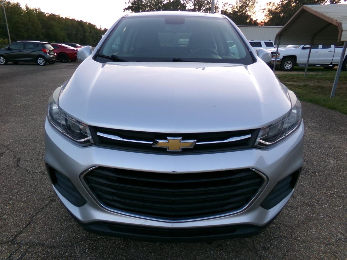 2018 Silver /Charcoal Chevrolet Trax LS FWD (KL7CJKSB5JB) with an 1.4L L4 DOHC 16V engine, 6A transmission, located at 401 First NE, Bearden, AR, 71720, (870) 687-3414, 33.726528, -92.611519 - Photo#19