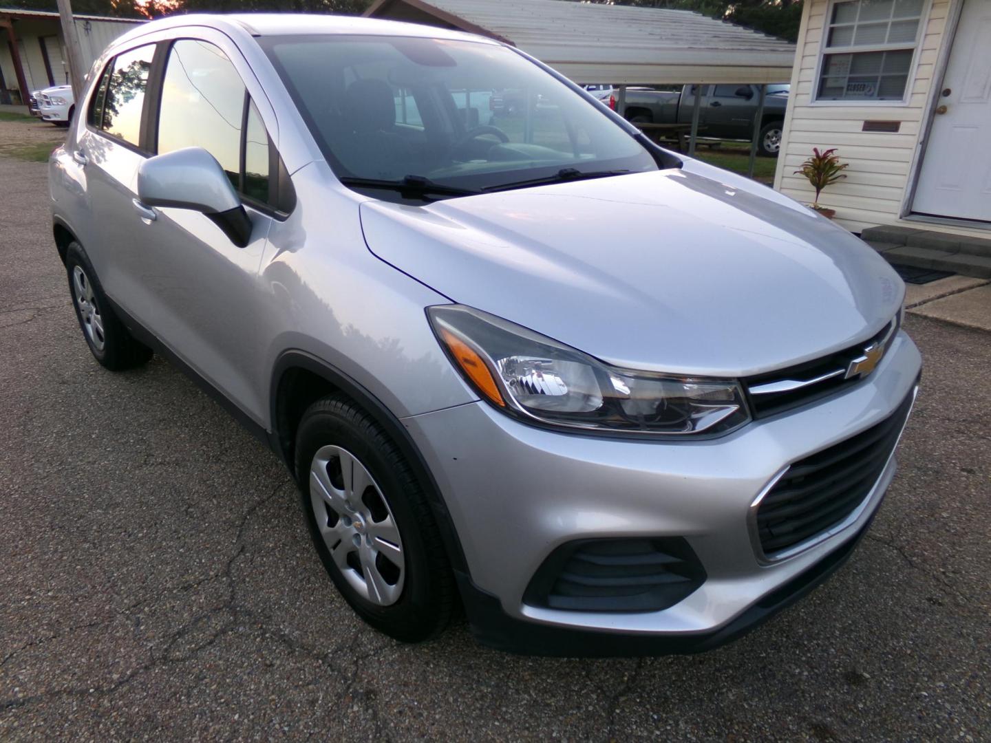 2018 Silver /Charcoal Chevrolet Trax LS FWD (KL7CJKSB5JB) with an 1.4L L4 DOHC 16V engine, 6A transmission, located at 401 First NE, Bearden, AR, 71720, (870) 687-3414, 33.726528, -92.611519 - Photo#20