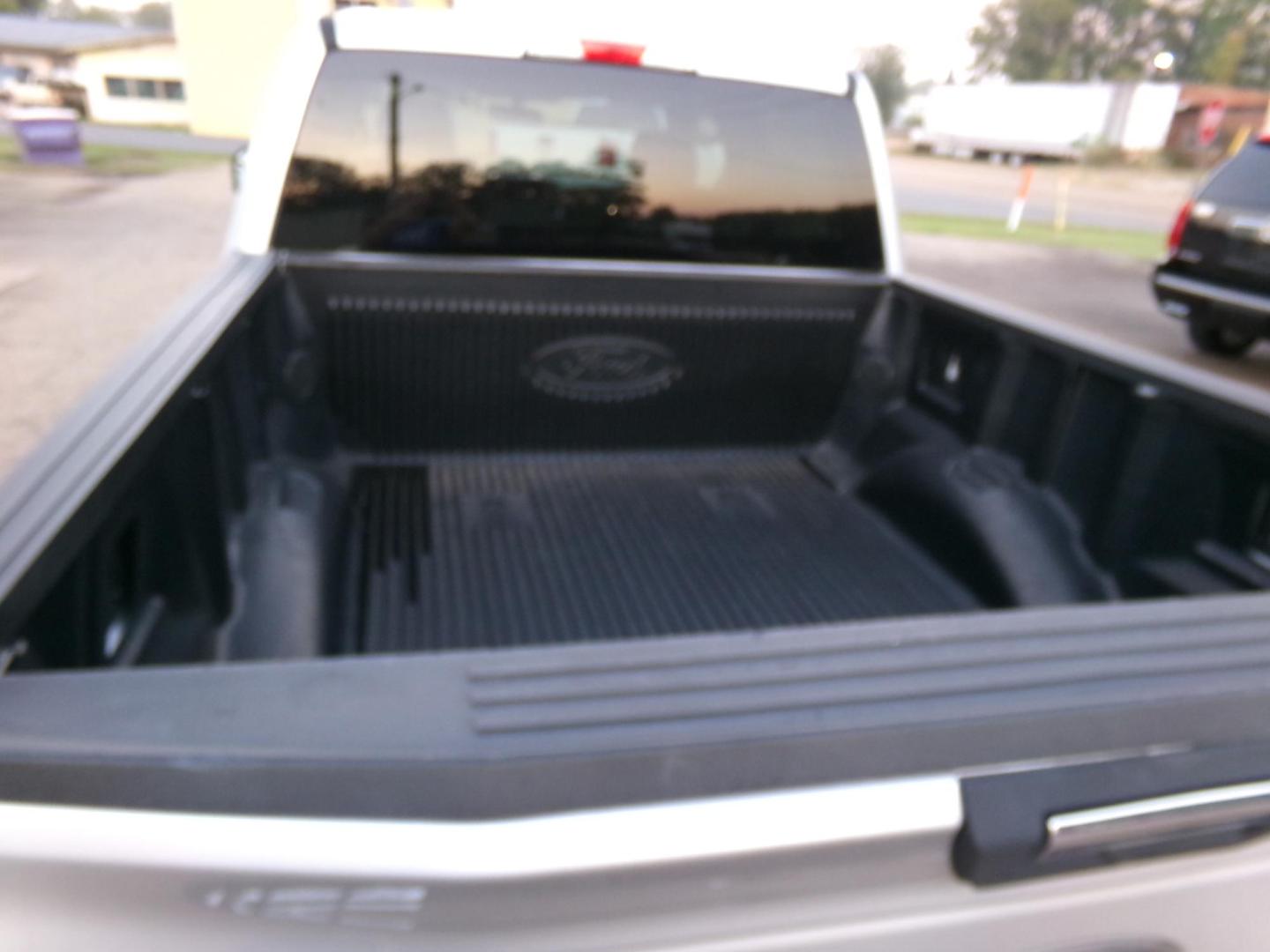 2016 Silver /Gray Ford F-150 XLT SuperCrew 5.5-ft. 2WD (1FTEW1CP0GK) with an 2.7L V6 DOHC 24V engine, 6A transmission, located at 401 First NE, Bearden, AR, 71720, (870) 687-3414, 33.726528, -92.611519 - Photo#4