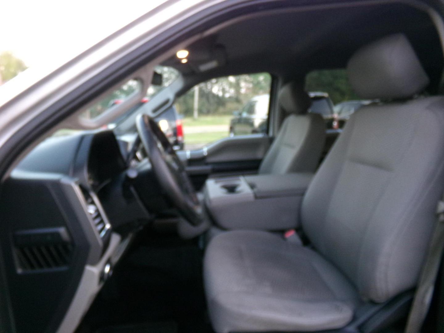 2016 Silver /Gray Ford F-150 XLT SuperCrew 5.5-ft. 2WD (1FTEW1CP0GK) with an 2.7L V6 DOHC 24V engine, 6A transmission, located at 401 First NE, Bearden, AR, 71720, (870) 687-3414, 33.726528, -92.611519 - Photo#8