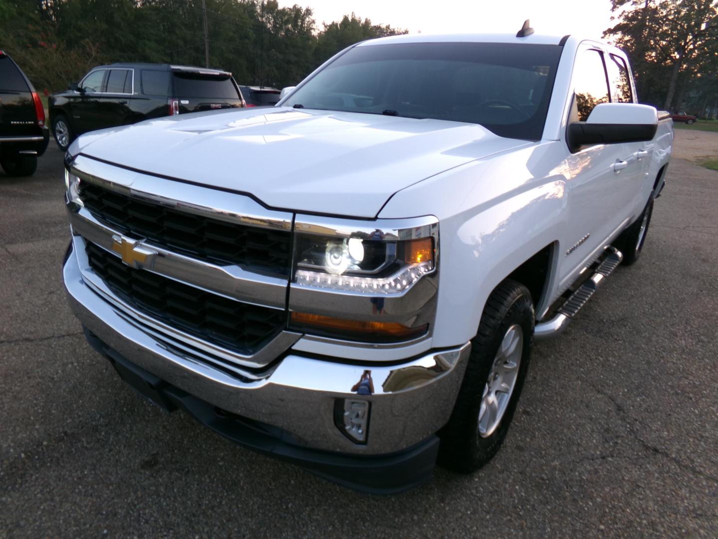 2017 Chevrolet Silverado 1500 LT Double Cab 4WD (1GCVKREC4HZ) with an 5.3L V8 OHV 16V engine, 6A transmission, located at 400 First NW, Bearden, AR, 71720, (870) 687-3414, 0.000000, 0.000000 - Photo#0
