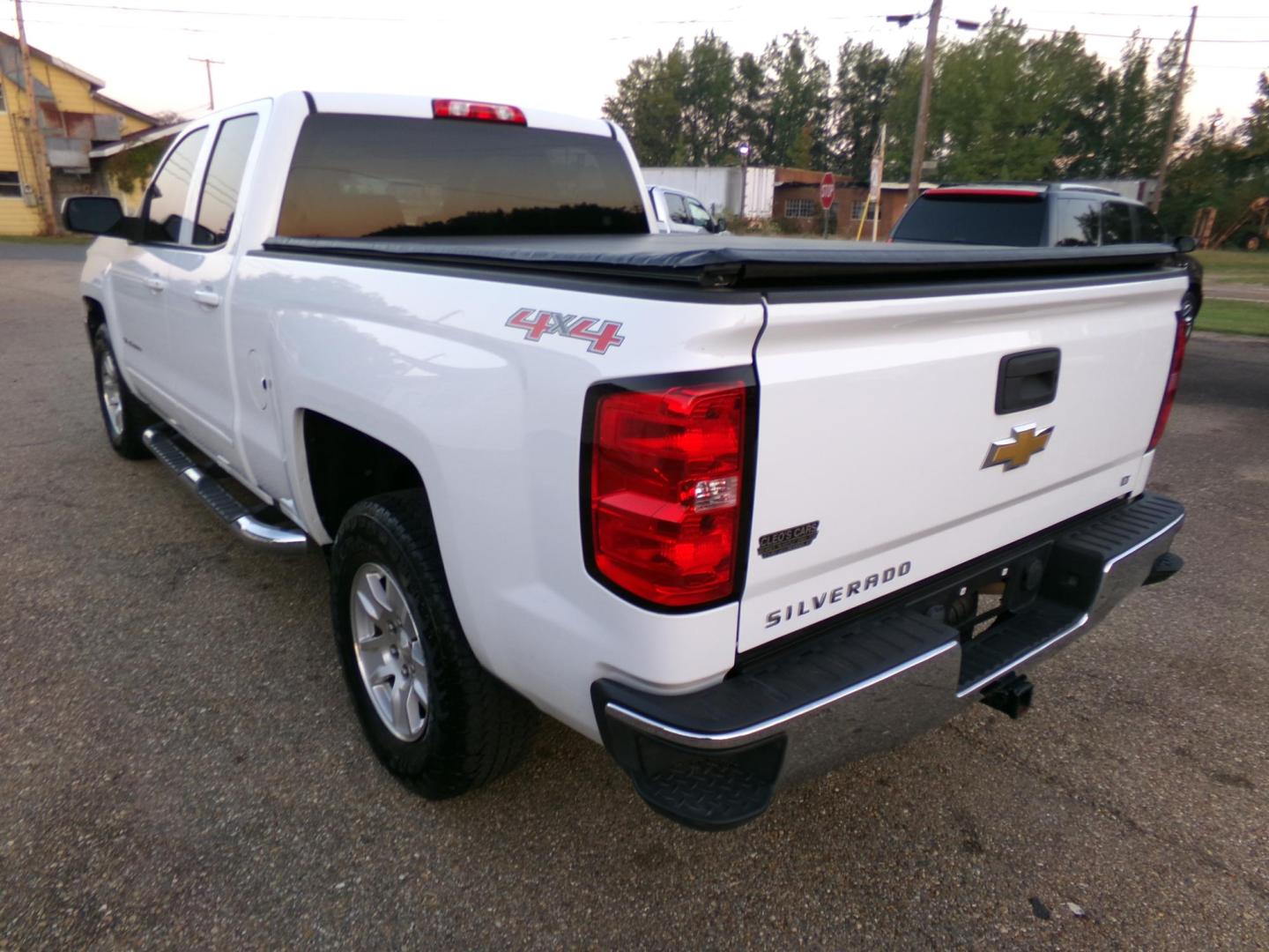 2017 Chevrolet Silverado 1500 LT Double Cab 4WD (1GCVKREC4HZ) with an 5.3L V8 OHV 16V engine, 6A transmission, located at 400 First NW, Bearden, AR, 71720, (870) 687-3414, 0.000000, 0.000000 - Photo#2