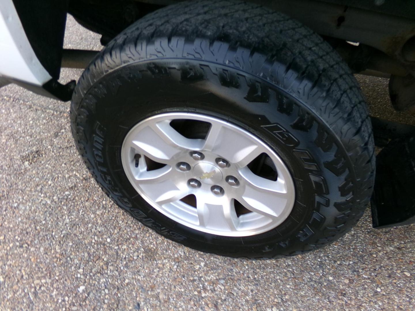 2017 Chevrolet Silverado 1500 LT Double Cab 4WD (1GCVKREC4HZ) with an 5.3L V8 OHV 16V engine, 6A transmission, located at 400 First NW, Bearden, AR, 71720, (870) 687-3414, 0.000000, 0.000000 - Photo#7