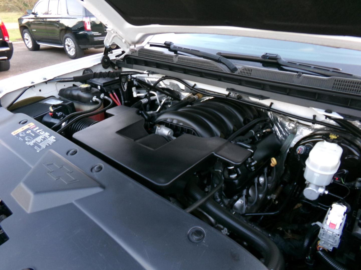 2017 Chevrolet Silverado 1500 LT Double Cab 4WD (1GCVKREC4HZ) with an 5.3L V8 OHV 16V engine, 6A transmission, located at 400 First NW, Bearden, AR, 71720, (870) 687-3414, 0.000000, 0.000000 - Photo#8