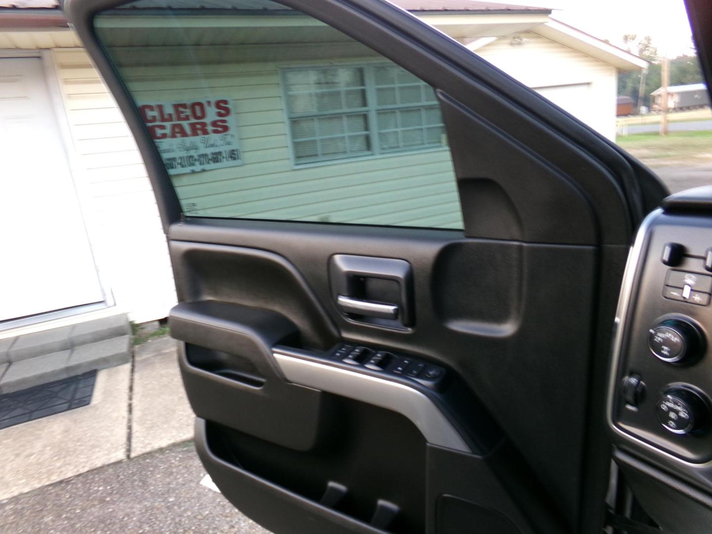 2017 Chevrolet Silverado 1500 LT Double Cab 4WD (1GCVKREC4HZ) with an 5.3L V8 OHV 16V engine, 6A transmission, located at 400 First NW, Bearden, AR, 71720, (870) 687-3414, 0.000000, 0.000000 - Photo#9